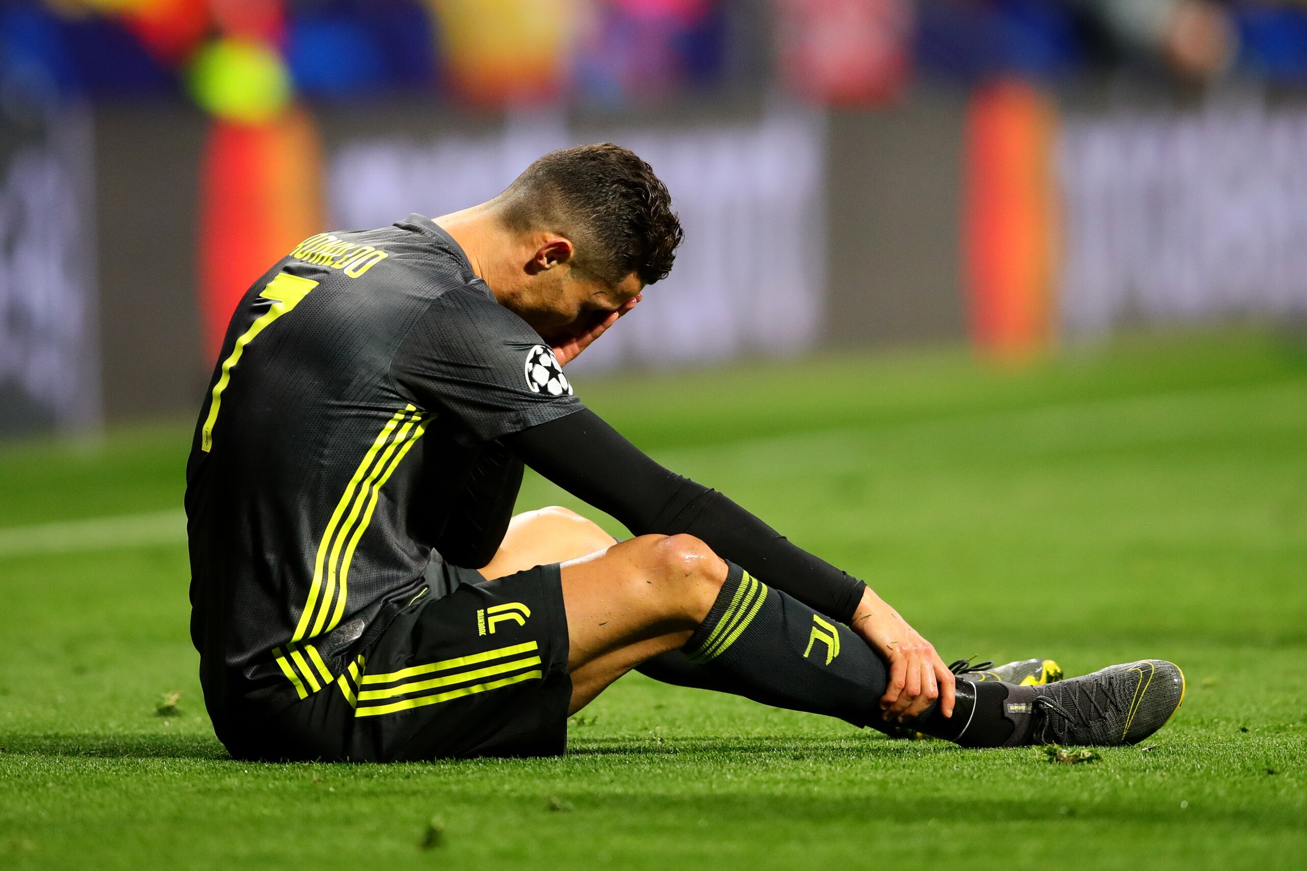 MADRID, SPAIN - FEBRUARY 20: Cristiano Ronaldo of  Juventus reacts during the UEFA Champions League Round of 16 First Leg match between Club Atletico de Madrid and Juventus at Estadio Wanda Metropolitano on February 20, 2019 in Madrid, Spain. (Photo by Ch
