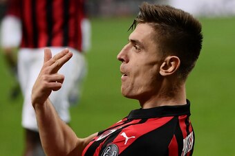 A.C.Milan's forward Krzysztof Piatek from Poland celebrates after scoring during the Italian Serie A football match AC Milan vs Empoli on February 22, 2019 at the San Siro stadium in Milan. (Photo by MARCO BERTORELLO / AFP)        (Photo credit should rea