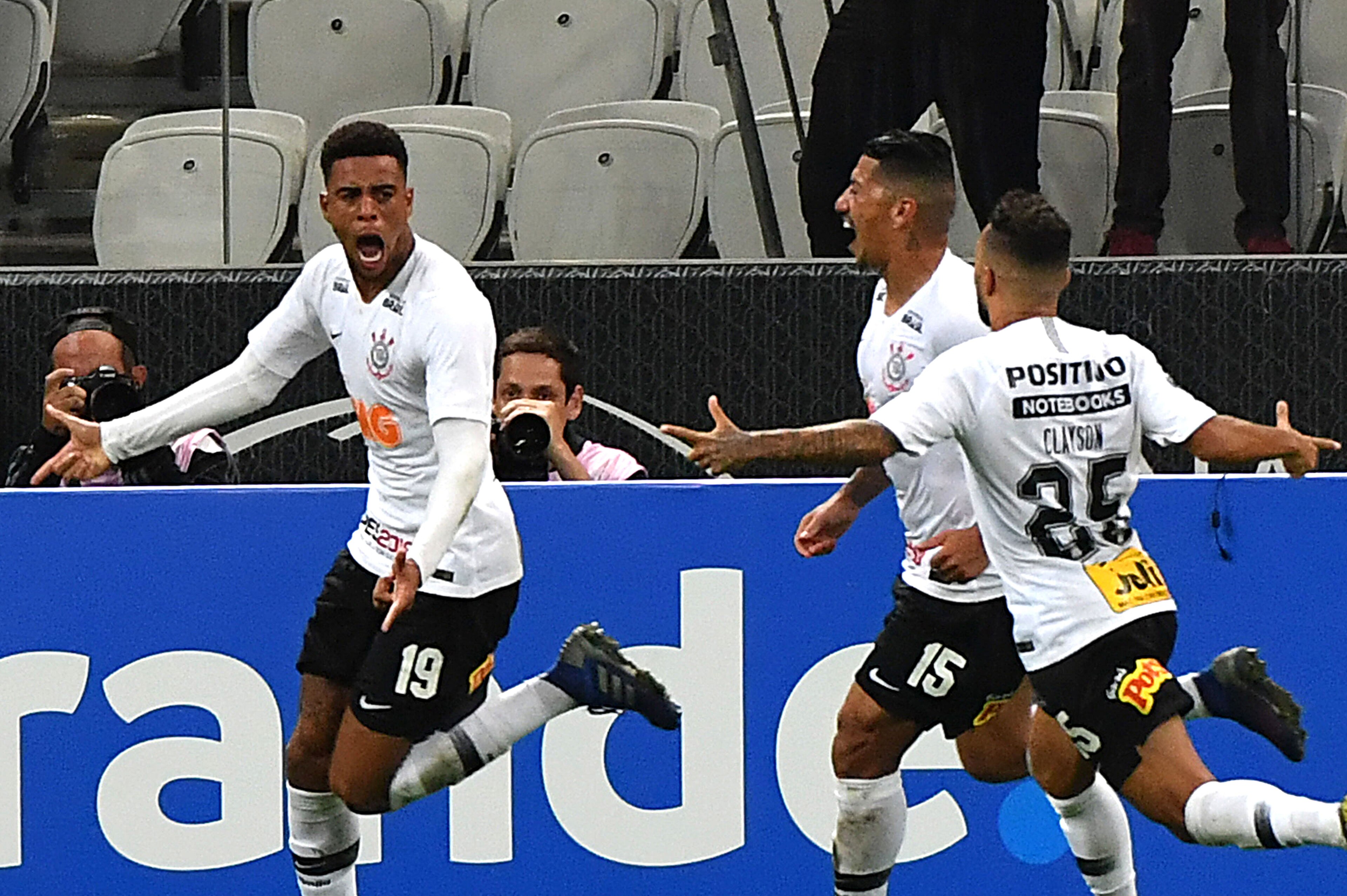 Gustavo (L) of Brazils Corinthians celebrates with teammates his goal against Argentina's Racing during their 2019 Copa Sudamericana football match held at Arena Corinthians stadium, in Sao Paulo, Brazil, on February 14, 2019. (Photo by NELSON ALMEIDA / A Gustavo (L) of Brazils Corinthians celebrates with teammates his goal against Argentina's Racing during their 2019 Copa Sudamericana football match held at Arena Corinthians stadium, in Sao Paulo, Brazil, on February 14, 2019. (Photo by NELSON ALMEIDA / A