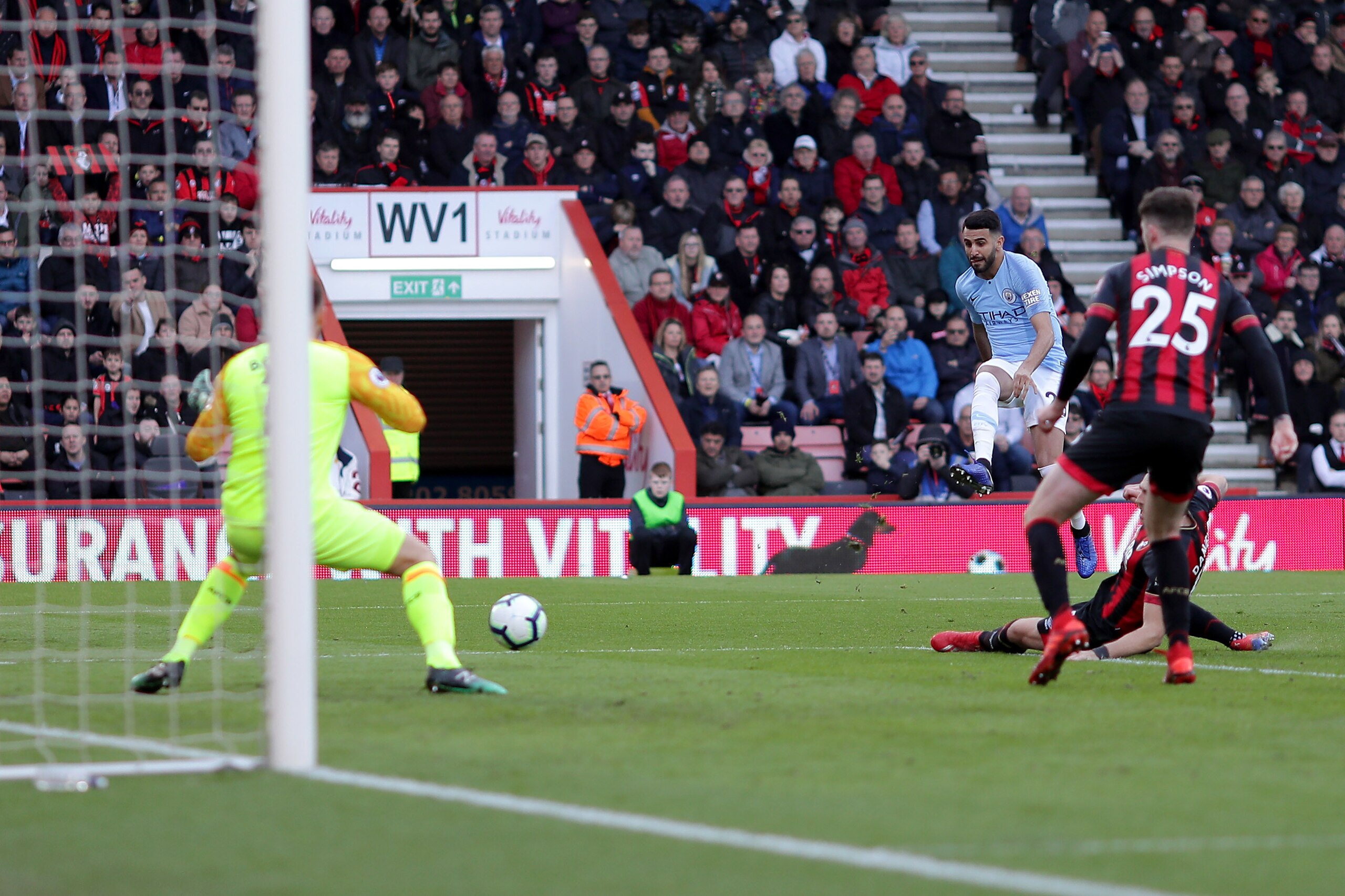BOURNEMOUTH, ENGLAND - MARCH 02: Riyad Mahrez of Manchester City scores his team's first goal past Artur Boruc of AFC Bournemouth during the Premier League match between AFC Bournemouth and Manchester City at Vitality Stadium on March 02, 2019 in Bournemo BOURNEMOUTH, ENGLAND - MARCH 02: Riyad Mahrez of Manchester City scores his team's first goal past Artur Boruc of AFC Bournemouth during the Premier League match between AFC Bournemouth and Manchester City at Vitality Stadium on March 02, 2019 in Bournemo