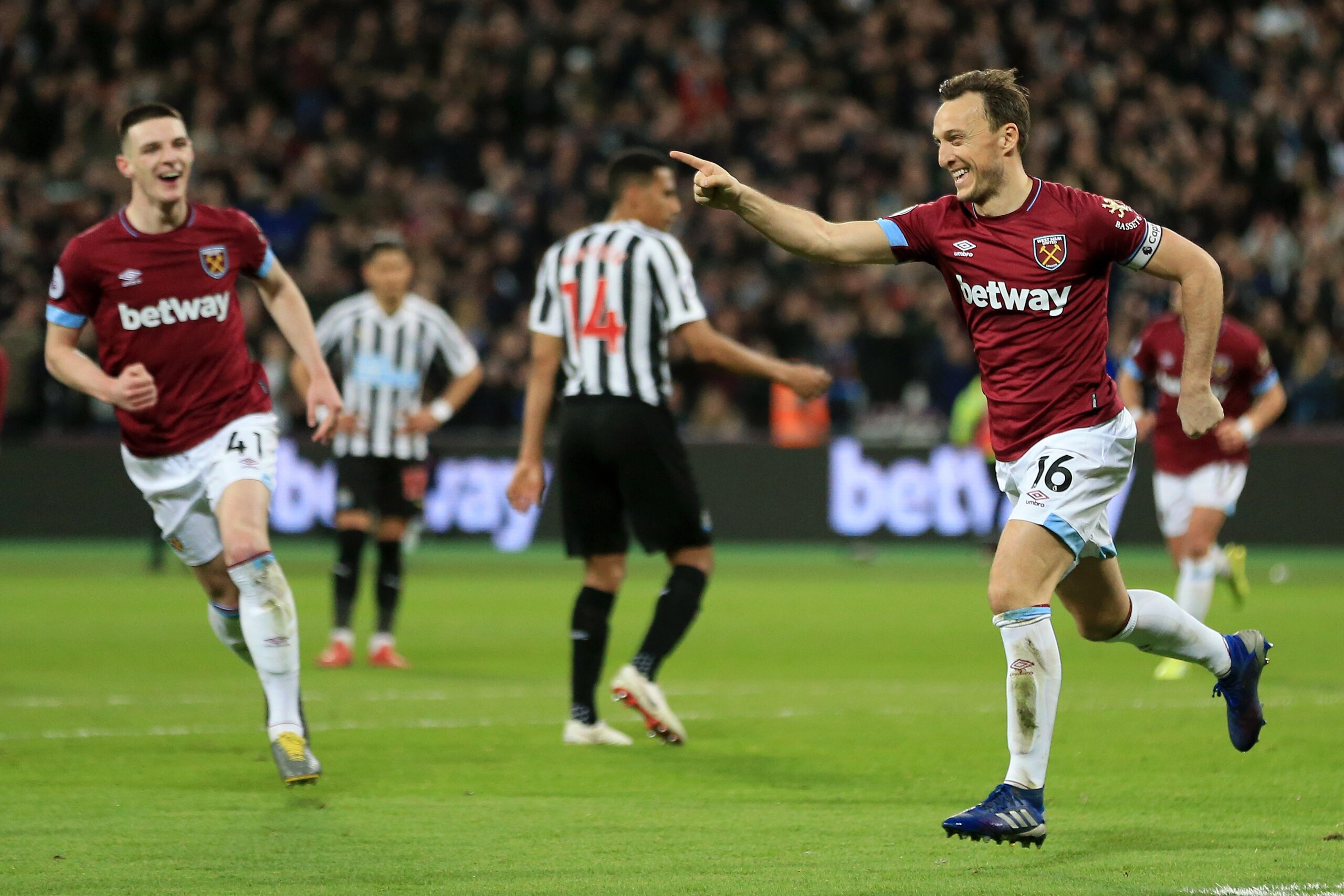 LONDON, ENGLAND - MARCH 02: Mark Noble of West Ham United celebrates after scoring his team's second goal during the Premier League match between West Ham United and Newcastle United at London Stadium on March 02, 2019 in London, United Kingdom. (Photo by LONDON, ENGLAND - MARCH 02: Mark Noble of West Ham United celebrates after scoring his team's second goal during the Premier League match between West Ham United and Newcastle United at London Stadium on March 02, 2019 in London, United Kingdom. (Photo by