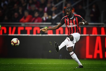 MILAN, ITALY - MARCH 02:  Tiémoué Bakayoko of AC Milan in action during the Serie A match between AC Milan and US Sassuolo at Stadio Giuseppe Meazza on March 3, 2019 in Milan, Italy.  (Photo by Claudio Villa./Getty Images)