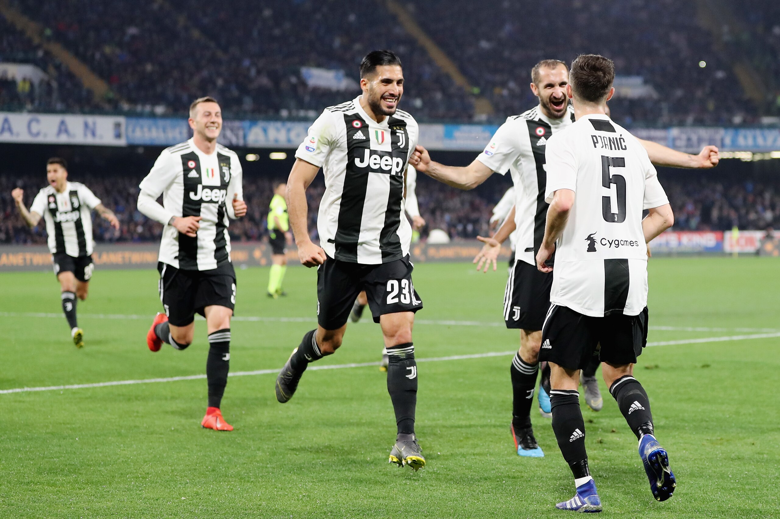 NAPLES, ITALY - MARCH 03: Players of Juventus celebrate the 0-1 goal scored by Miralem Pjanic during the Serie A match between SSC Napoli and Juventus at Stadio San Paolo on March 3, 2019 in Naples, Italy. (Photo by Francesco Pecoraro/Getty Images) NAPLES, ITALY - MARCH 03: Players of Juventus celebrate the 0-1 goal scored by Miralem Pjanic during the Serie A match between SSC Napoli and Juventus at Stadio San Paolo on March 3, 2019 in Naples, Italy. (Photo by Francesco Pecoraro/Getty Images)