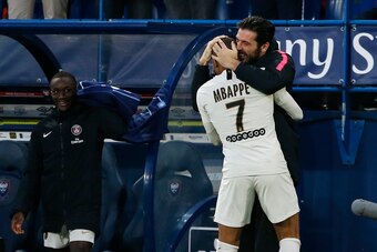 TOPSHOT - Paris Saint-Germain's French forward Kylian Mbappe (C) celebrates with Paris Saint-Germain's Italian goalkeeper Gianluigi Buffon (R) after scoring his second goal  during the French L1 football match between Caen (SMC) and Paris Saint-Germain (P