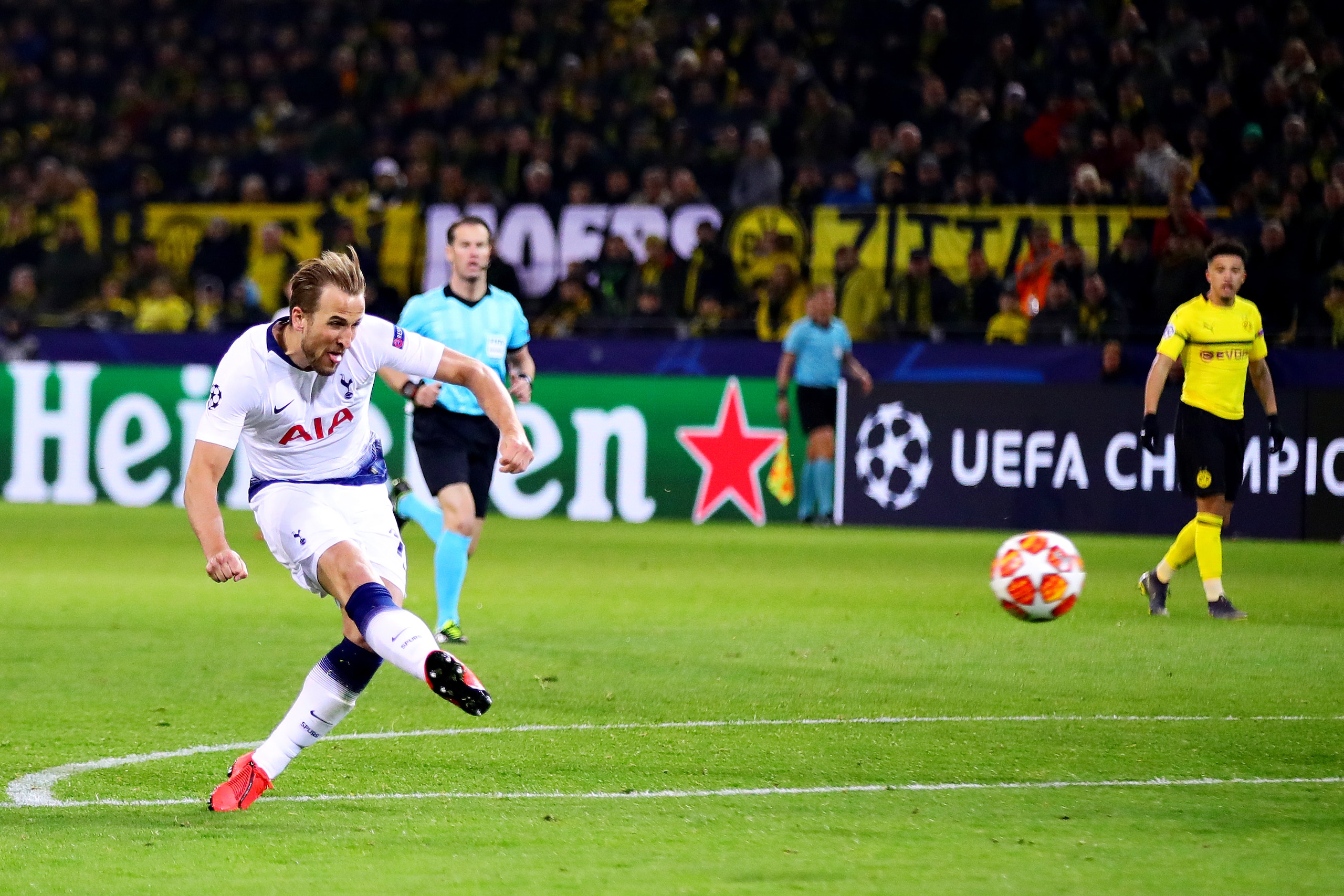 DORTMUND, GERMANY - MARCH 05: Harry Kane of Tottenham Hotspur scores the opening goal during the UEFA Champions League Round of 16 Second Leg match between Borussia Dortmund and Tottenham Hotspur at Westfalen Stadium on March 05, 2019 in Dortmund, North R