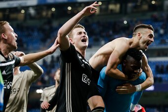 MADRID, SPAIN - MARCH 5: (L-R) Dani de Wit of Ajax, Matthijs de Ligt of Ajax, Dusan Tadic of Ajax, Andre Onana of Ajax, celebrates the victory after the game during the UEFA Champions League  match between Real Madrid v Ajax at the Santiago Bernabeu on Ma