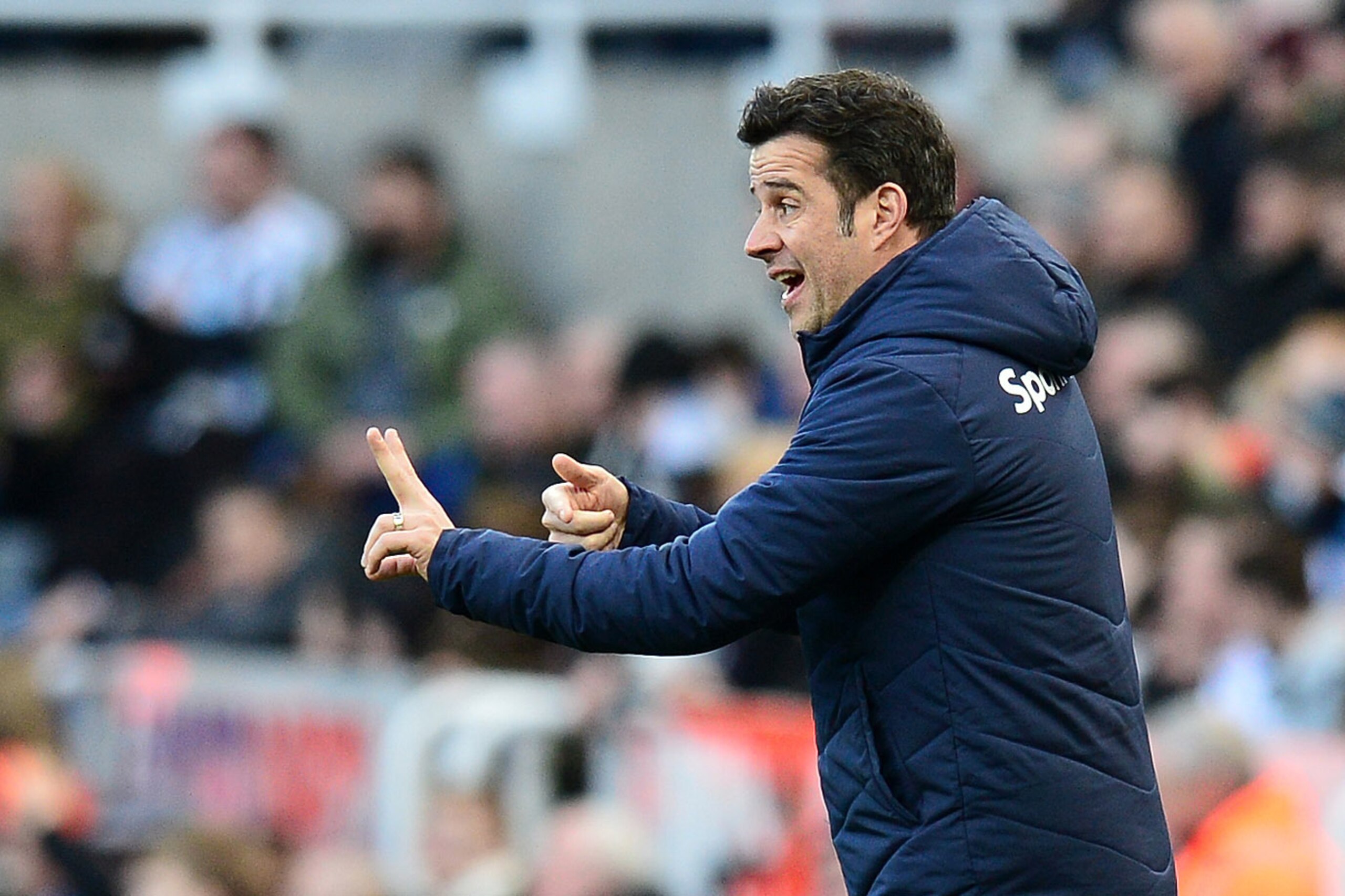 NEWCASTLE UPON TYNE, ENGLAND - MARCH 09: Marco Silva, Manager of Everton gives his team instructions during the Premier League match between Newcastle United and Everton FC at St. James Park on March 09, 2019 in Newcastle upon Tyne, United Kingdom. (Photo