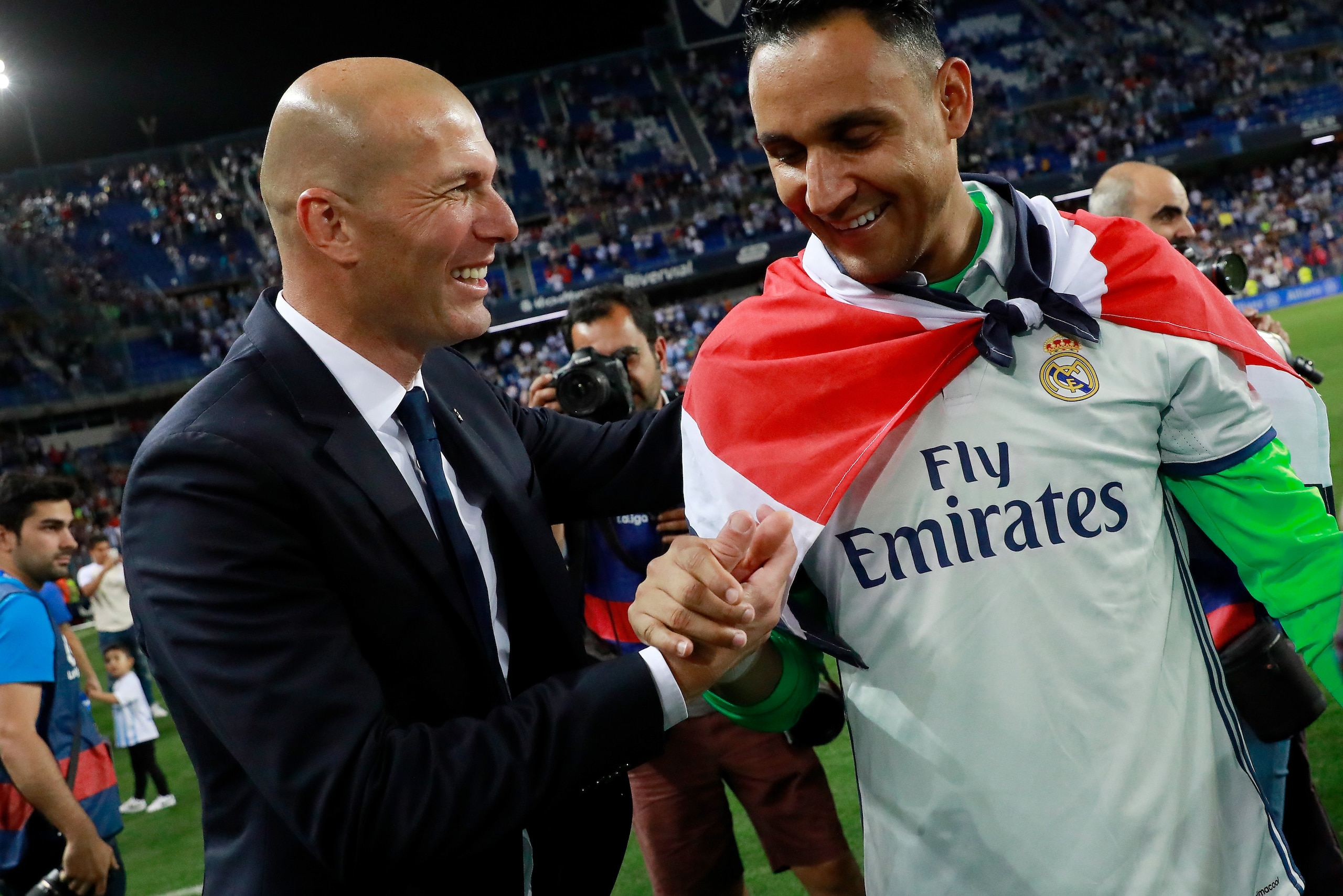 MALAGA, SPAIN - MAY 21:  Zinedine Zidane, Manager of Real Madrid celebrates with Keylor Navas of Real Madrid following the La Liga match between Malaga and Real Madrid at La Rosaleda Stadium on May 21, 2017 in Malaga, Spain.  (Photo by Gonzalo Arroyo More