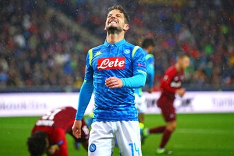 SALZBURG, AUSTRIA - MARCH 14: Dries Mertens of S.S.C Napoli reacts during the UEFA Europa League Round of 16 Second Leg match between Red Bull Salzburg and S.S.C. Napoli at Stadion Salzburg on March 14, 2019 in Salzburg, Austria. (Photo by Chris Brunskill