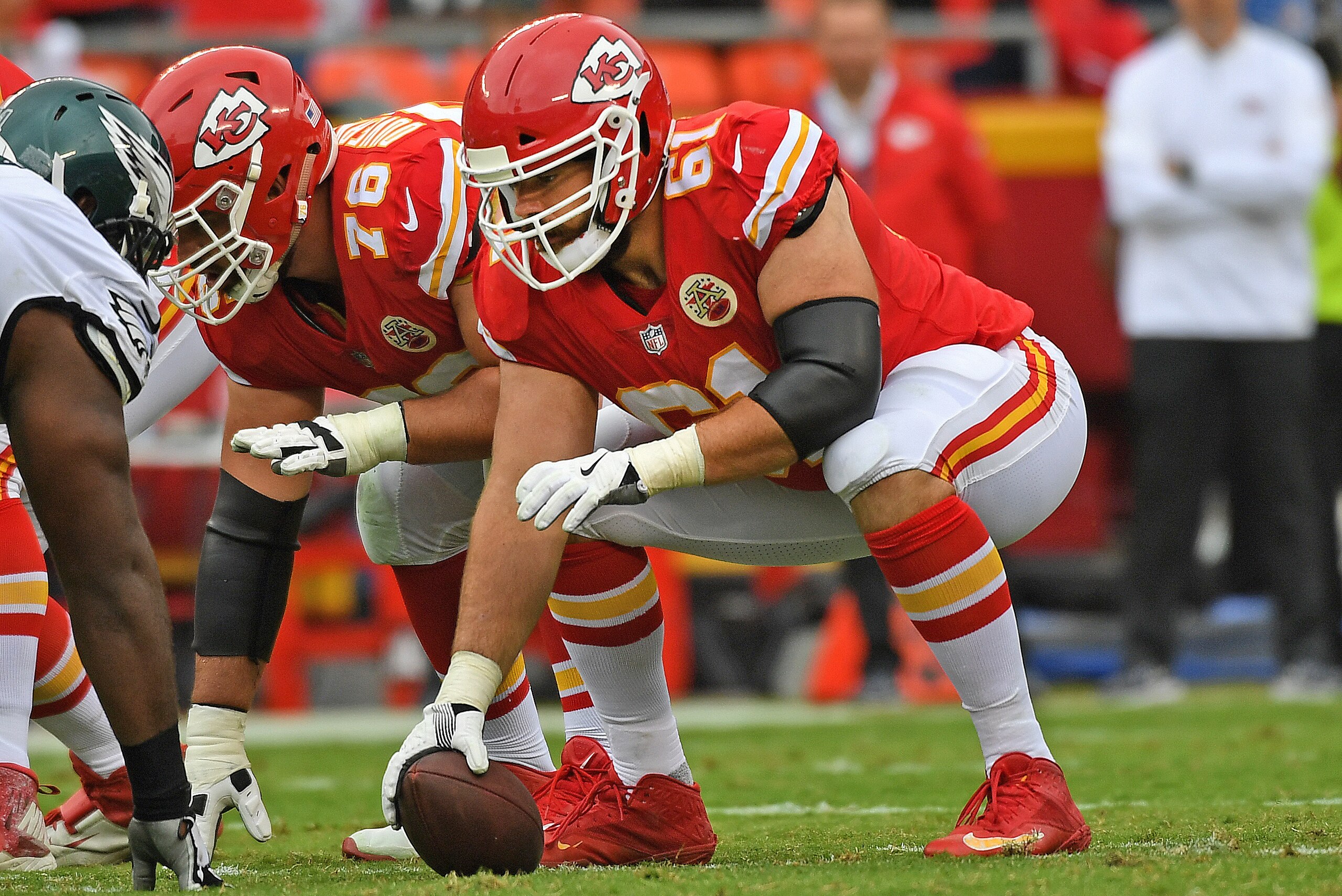 KANSAS CITY, MO - SEPTEMBER 17:  Center Mitch Morse #61 of the Kansas City Chiefs gets set on the line against the Philadelphia Eagles during the second half on September 17, 2017 at Arrowhead Stadium in Kansas City, Missouri.  (Photo by Peter G. Aiken/Ge