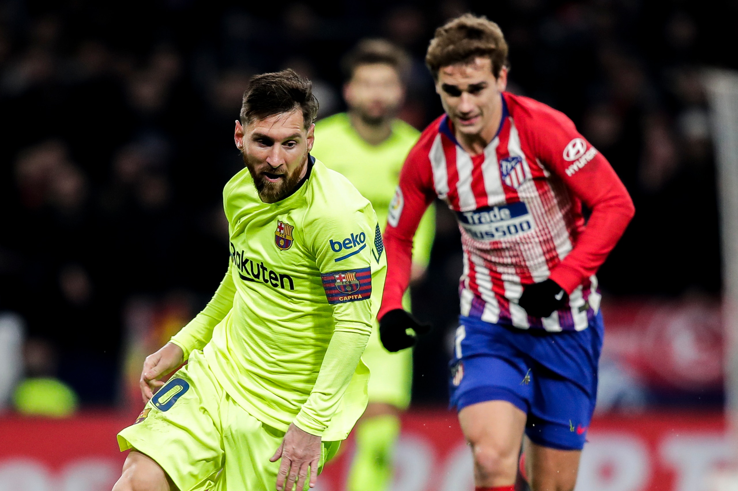 MADRID, SPAIN - NOVEMBER 24: Lionel Messi of FC Barcelona, Antoine Griezmann of Atletico Madrid during the La Liga Santander match between Atletico Madrid v FC Barcelona at the Estadio Wanda Metropolitano on November 24, 2018 in Madrid Spain (Photo by Da MADRID, SPAIN - NOVEMBER 24: Lionel Messi of FC Barcelona, Antoine Griezmann of Atletico Madrid during the La Liga Santander match between Atletico Madrid v FC Barcelona at the Estadio Wanda Metropolitano on November 24, 2018 in Madrid Spain (Photo by Da