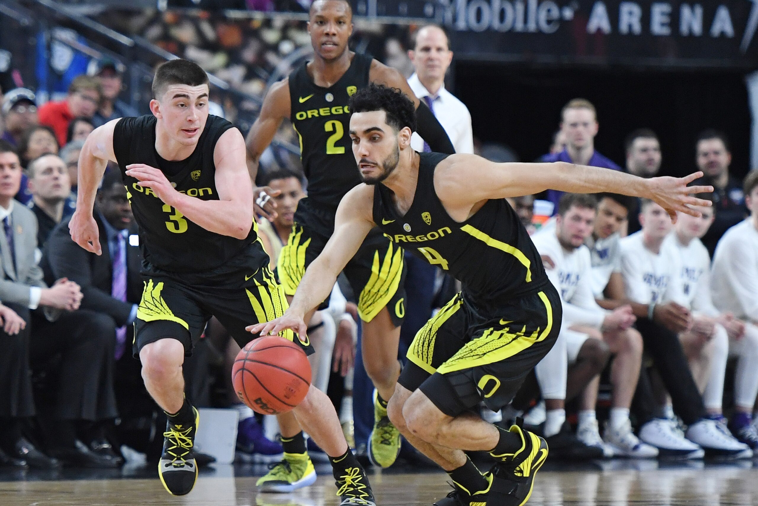 LAS VEGAS, NEVADA - MARCH 16:  Ehab Amin #4 of the Oregon Ducks starts a fast break ahead of teammates Payton Pritchard #3 and Louis King #2 against the Washington Huskies during the championship game of the Pac-12 basketball tournament at T-Mobile Arena 