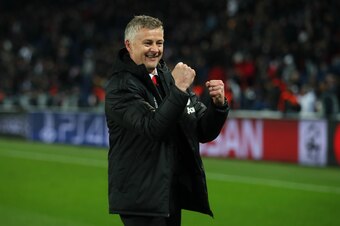 PARIS, FRANCE - MARCH 06:  Manchester United Head Coach / Manager Ole Gunnar Solskjaer celebrates at the end of the UEFA Champions League Round of 16 Second Leg match between Paris Saint-Germain and Manchester United at Parc des Princes on March 6, 2019 i