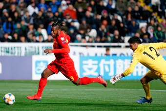 Belgium's forward Michy Batshuayi (L) dribbles past Cyprus' goalkeeper Urko Pardo during the Euro 2020 Group I football qualification match between Cyprus and Belgium at the GSP Stadium in Nicosia, on March 24, 2019. (Photo by Matthieu CLAVEL / AFP)      