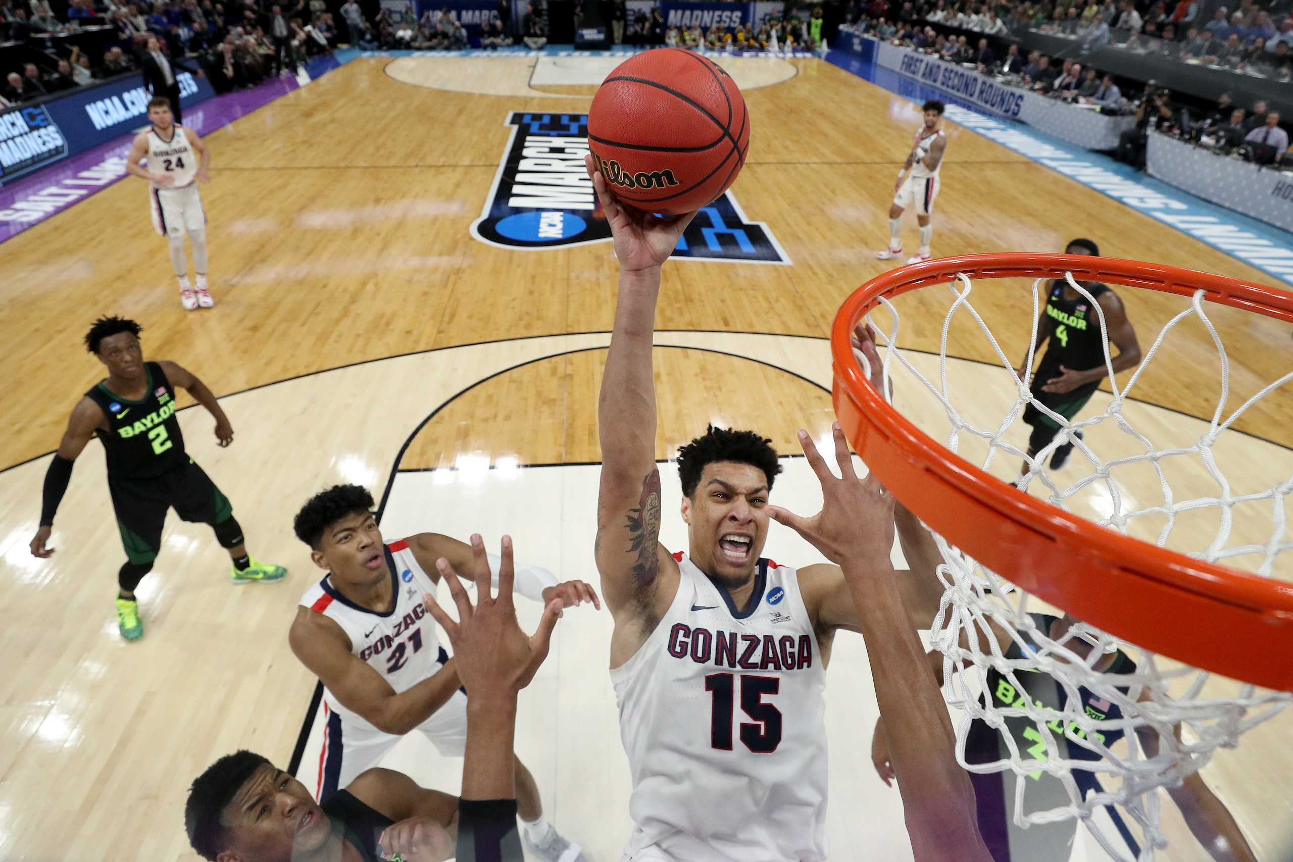 SALT LAKE CITY, UTAH - MARCH 23: Brandon Clarke #15 of the Gonzaga Bulldogs dunks the ball aginst Mario Kegler #4 of the Baylor Bears in the second half of the Second Round of the NCAA Basketball Tournament at Vivint Smart Home Arena on March 23, 2019 in 