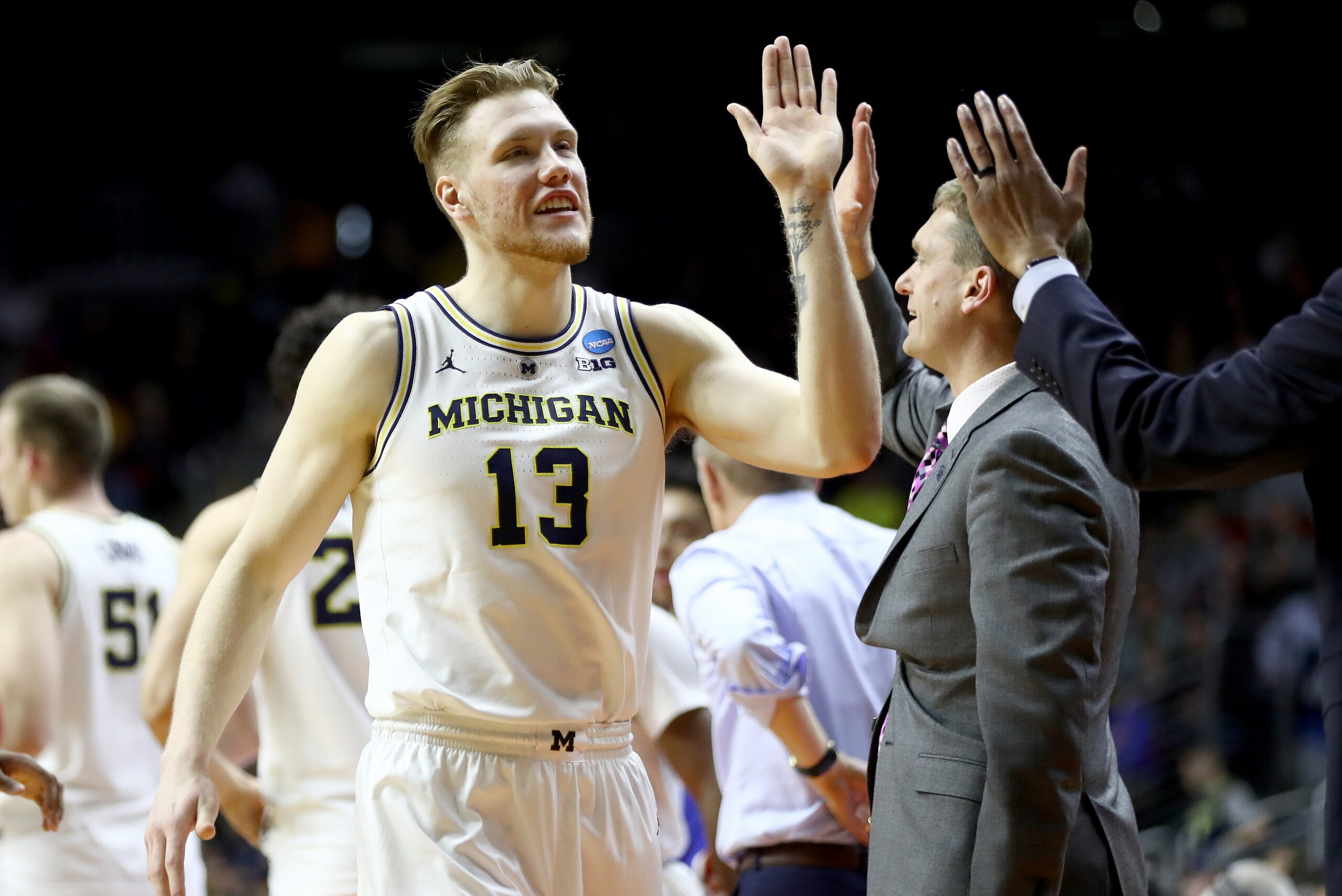 DES MOINES, IOWA - MARCH 23: Ignas Brazdeikis #13 of the Michigan Wolverines celebrates with his teammates against the Florida Gators during the second half in the second round game of the 2019 NCAA Men's Basketball Tournament at Wells Fargo Arena on Marc