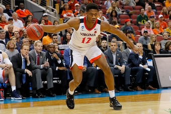 LOUISVILLE, KENTUCKY - MARCH 28:  De'Andre Hunter #12 of the Virginia Cavaliers in action against the Oregon Ducks during the second half of the 2019 NCAA Men's Basketball Tournament South Regional at the KFC YUM! Center on March 28, 2019 in Louisville, K