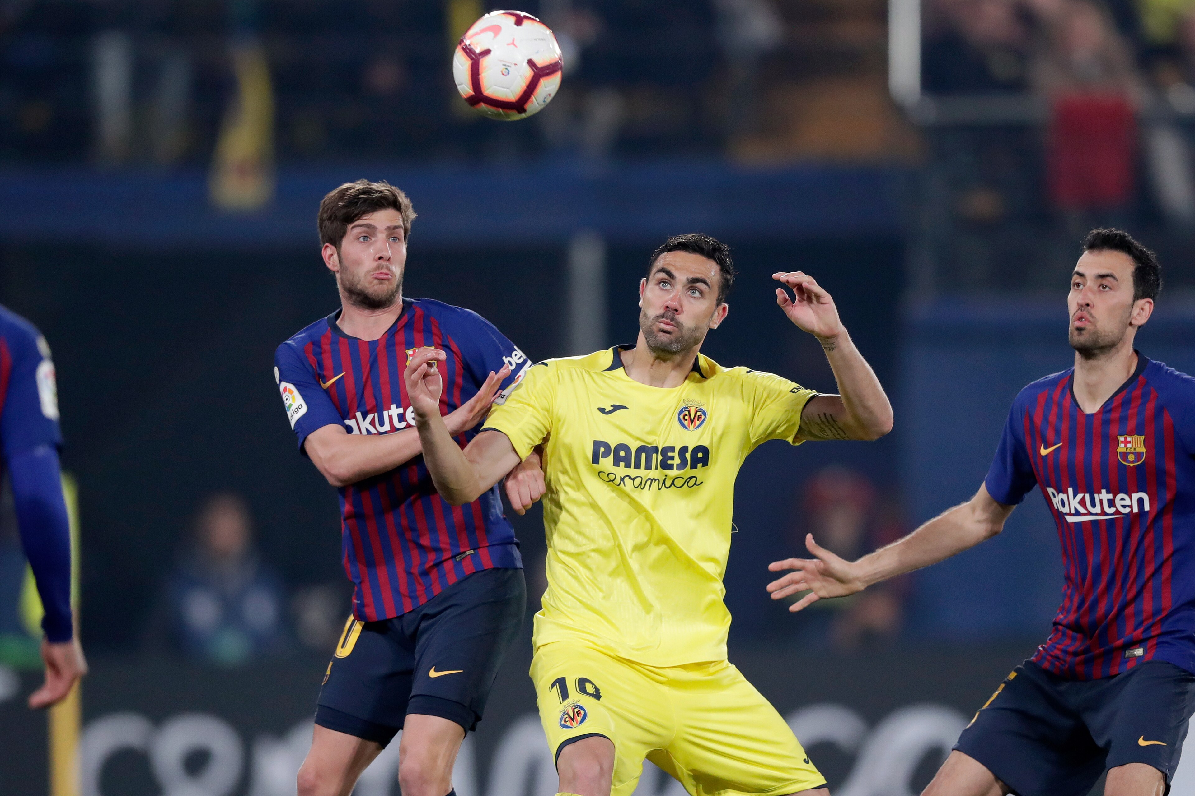 CASTELLON, SPAIN - APRIL 2: (L-R) Sergi Roberto of FC Barcelona, Vicente Iborra of Villarreal, Sergio Busquets of FC Barcelona during the La Liga Santander match between Villarreal v FC Barcelona at the Estadio de la Ceramica on April 2, 2019 in Castell CASTELLON, SPAIN - APRIL 2: (L-R) Sergi Roberto of FC Barcelona, Vicente Iborra of Villarreal, Sergio Busquets of FC Barcelona during the La Liga Santander match between Villarreal v FC Barcelona at the Estadio de la Ceramica on April 2, 2019 in Castell