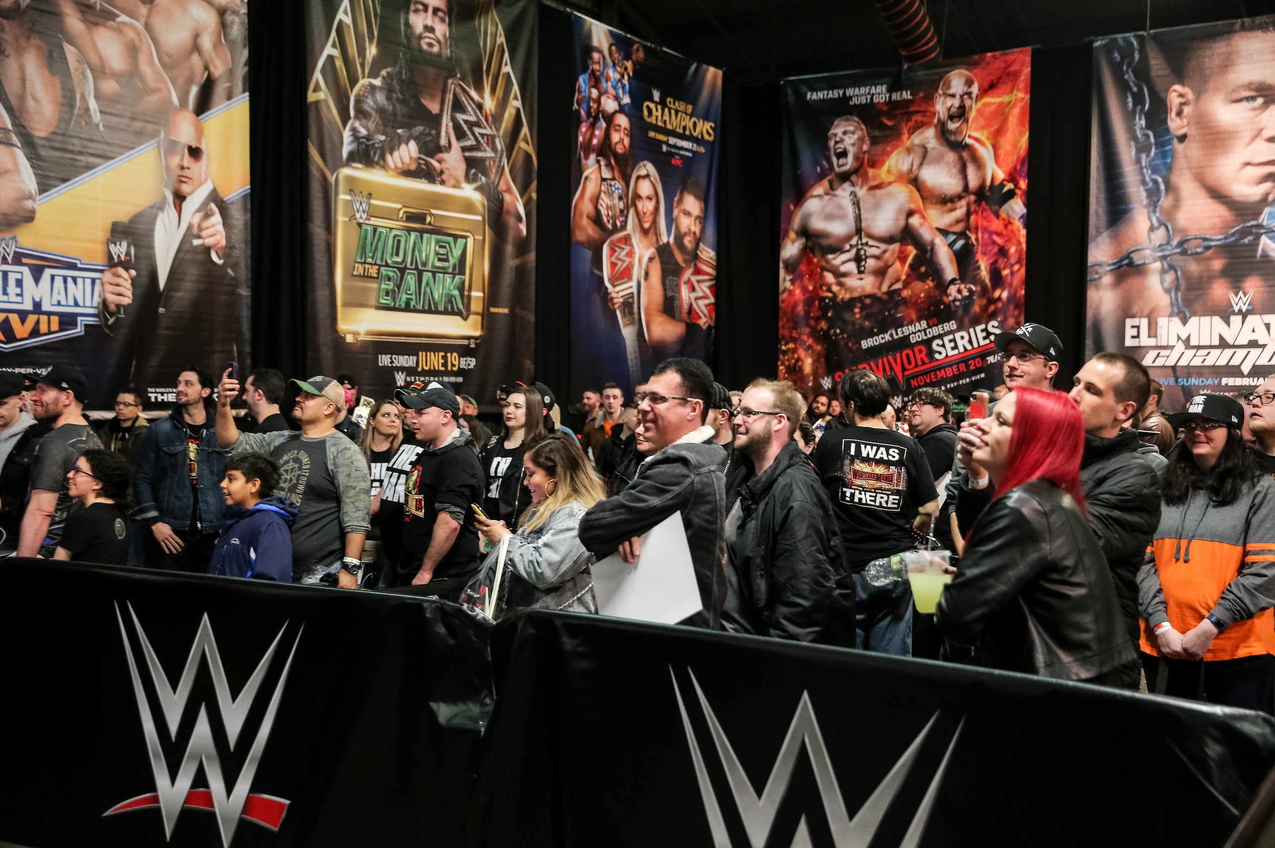 Fans wait in line for Lynch's VIP session at Axxess