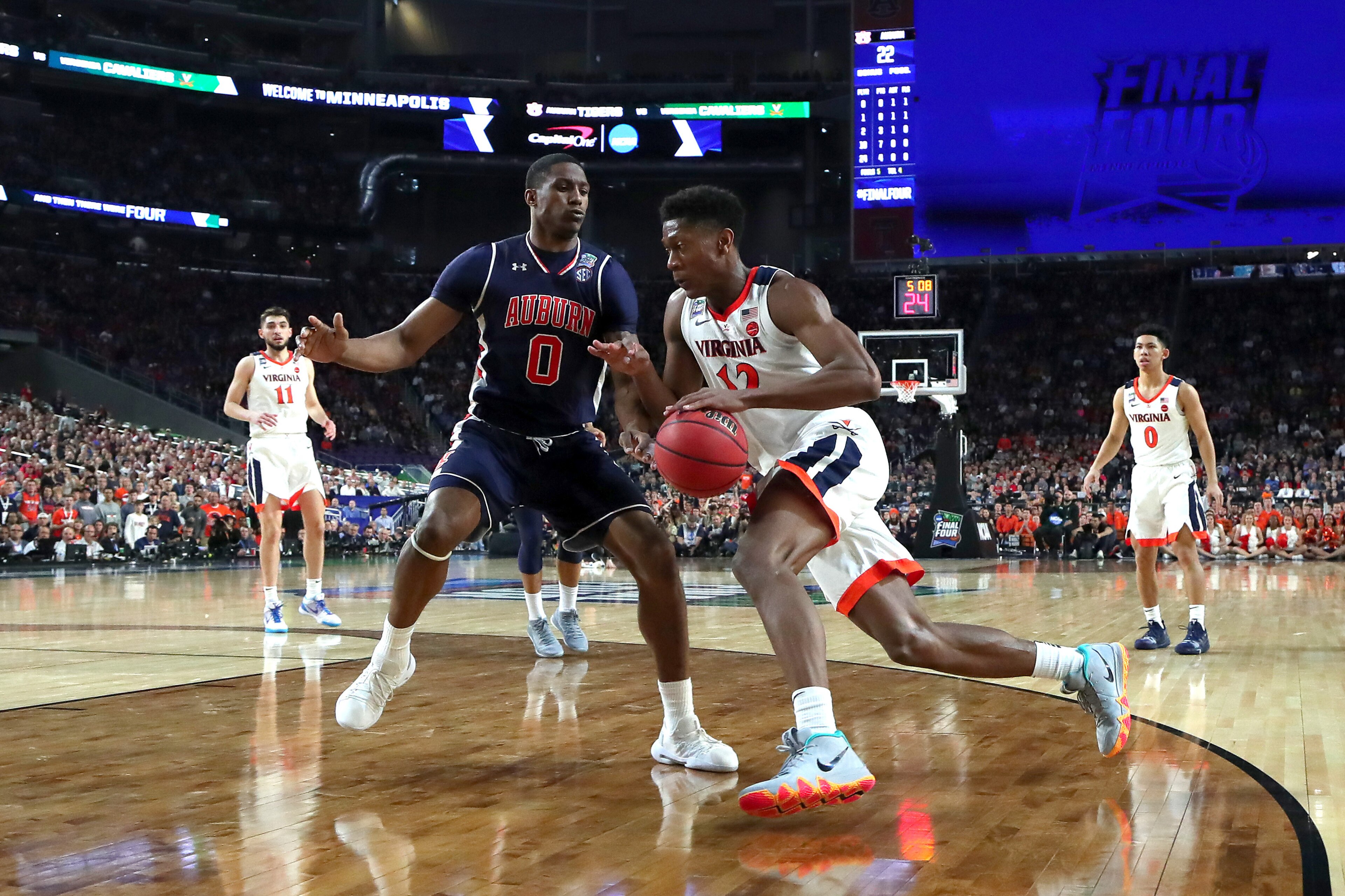 MINNEAPOLIS, MINNESOTA - APRIL 06: De'Andre Hunter #12 of the Virginia Cavaliers dribbles against Horace Spencer #0 of the Auburn Tigers in the first half during the 2019 NCAA Final Four semifinal at U.S. Bank Stadium on April 6, 2019 in Minneapolis, Minn