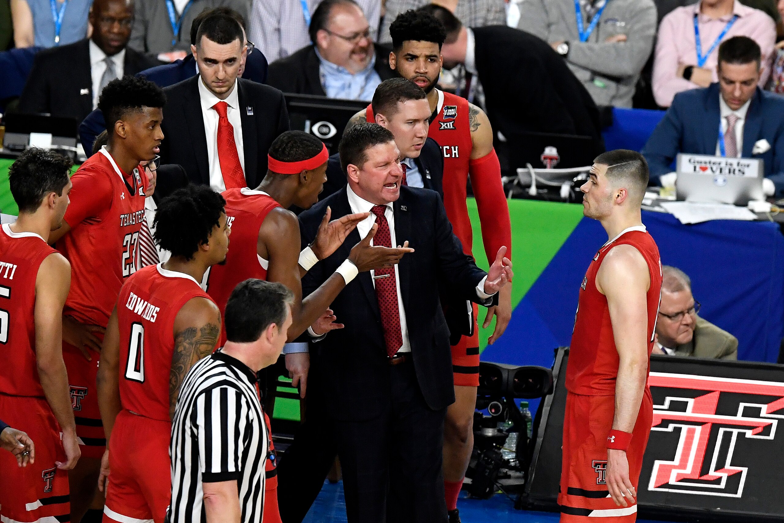 MINNEAPOLIS, MINNESOTA - APRIL 06: Head coach Chris Beard of the Texas Tech Red Raiders reacts with his team in the first half against the Michigan State Spartans during the 2019 NCAA Final Four semifinal at U.S. Bank Stadium on April 6, 2019 in Minneapol