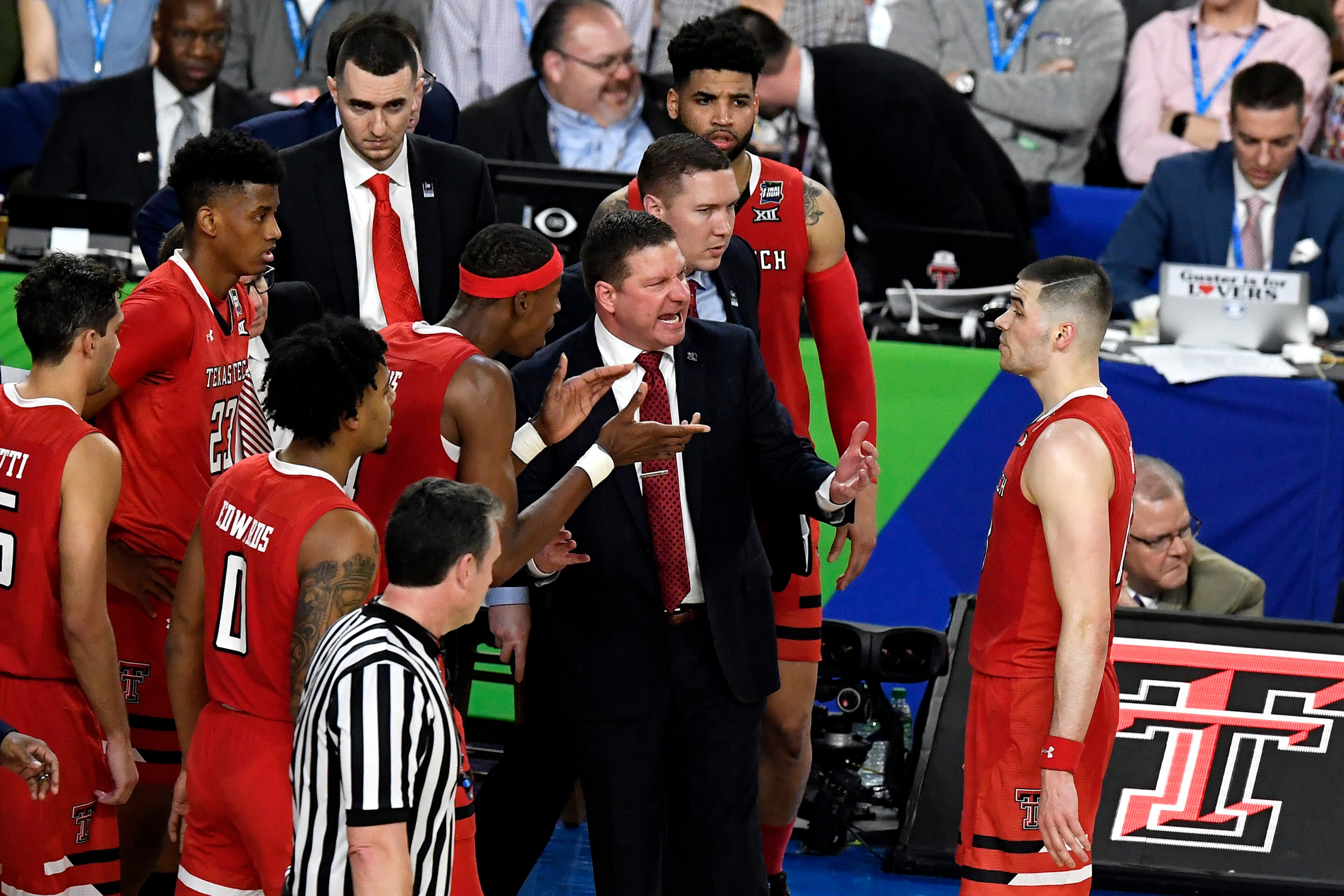 MINNEAPOLIS, MINNESOTA - APRIL 06: Head coach Chris Beard of the Texas Tech Red Raiders reacts with his team in the first half against the Michigan State Spartans during the 2019 NCAA Final Four semifinal at U.S. Bank Stadium on April 6, 2019 in Minneapol