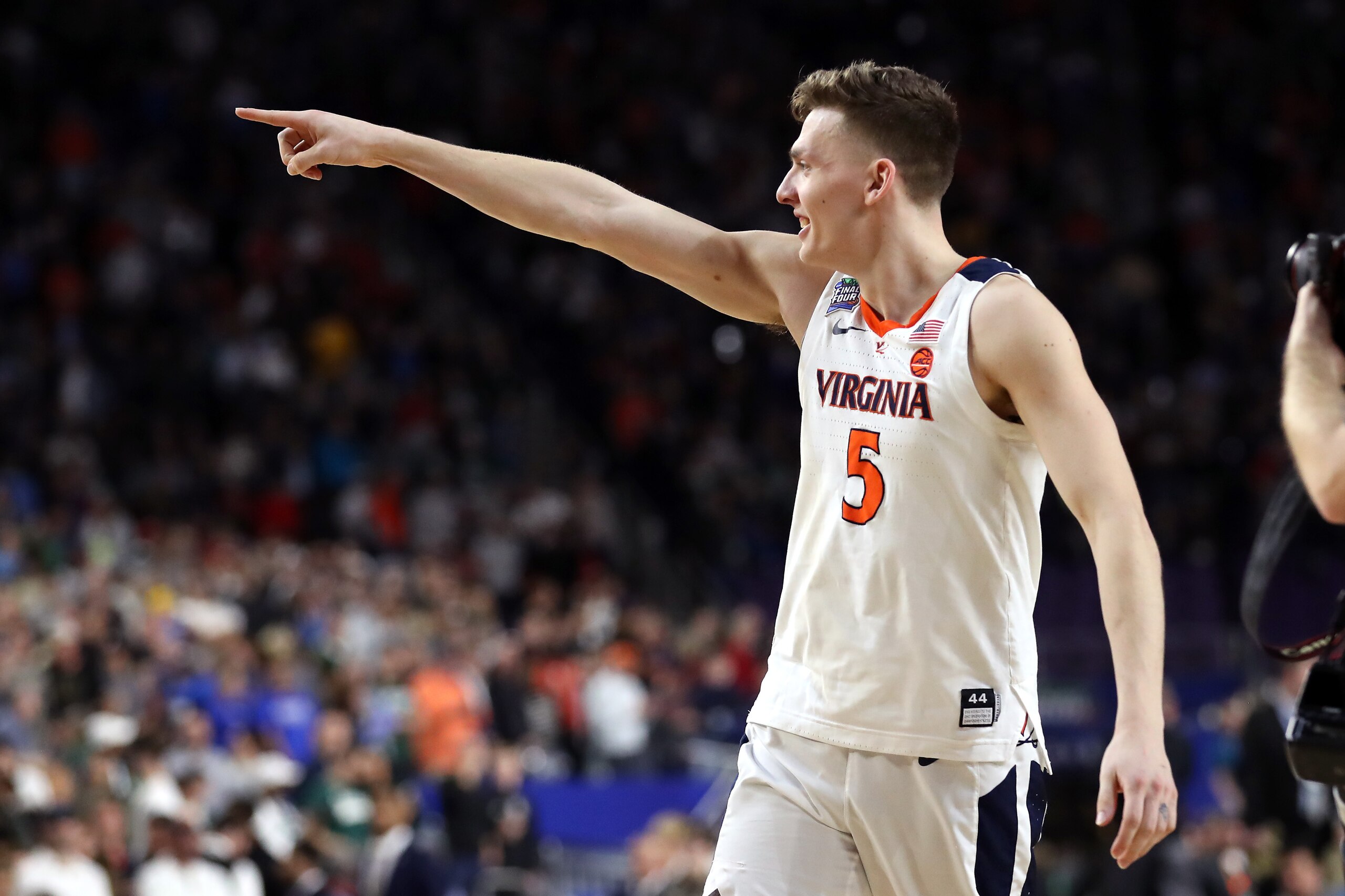 MINNEAPOLIS, MINNESOTA - APRIL 06: Kyle Guy #5 of the Virginia Cavaliers reacts after defeating the Auburn Tigers 63-62 during the 2019 NCAA Final Four semifinal at U.S. Bank Stadium on April 6, 2019 in Minneapolis, Minnesota. (Photo by Streeter Lecka/Get
