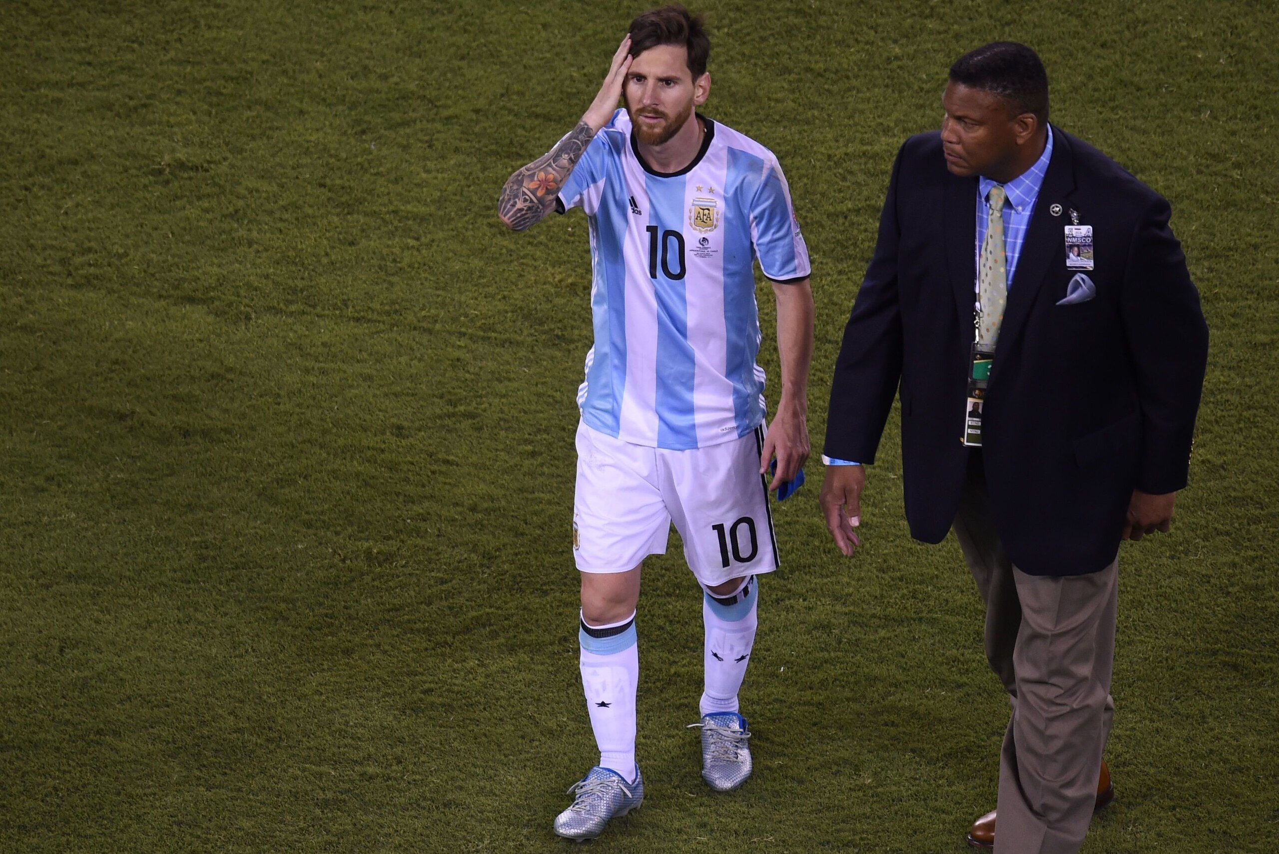 Argentina's Lionel Messi leaves the field after being defeated by Chile in the penalty shoot-out of the Copa America Centenario final in East Rutherford, New Jersey, United States, on June 26, 2016. After extra-time Chile win penalty shoot-out 4-2. / AFP 