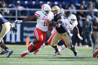 ANNAPOLIS, MD - OCTOBER 20:  Ed Oliver #10 of the Houston Cougars gets around center Ford Higgins #72 of the Navy Midshipmen during a college football game at Navy-Marine Corps Memorial Stadium on October 20, 2018 in Annapolis, Maryland.  (Photo by Mitche
