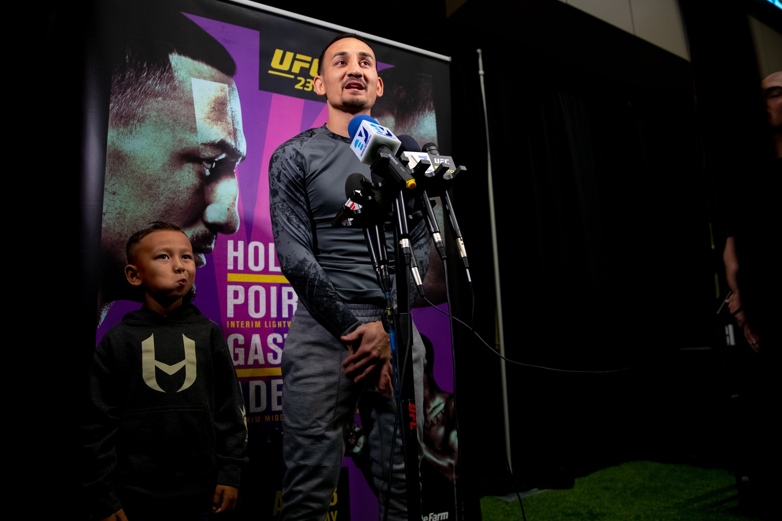 ATLANTA, GA - APRIL 10: UFC featherweight champion Max Holloway speaks to the media along with his son Rush Holloway during the UFC 236 Open Workouts event at the College Football Hall of Fame on April 10, 2019 in Atlanta, Georgia. (Photo by Carmen Mandat ATLANTA, GA - APRIL 10: UFC featherweight champion Max Holloway speaks to the media along with his son Rush Holloway during the UFC 236 Open Workouts event at the College Football Hall of Fame on April 10, 2019 in Atlanta, Georgia. (Photo by Carmen Mandat