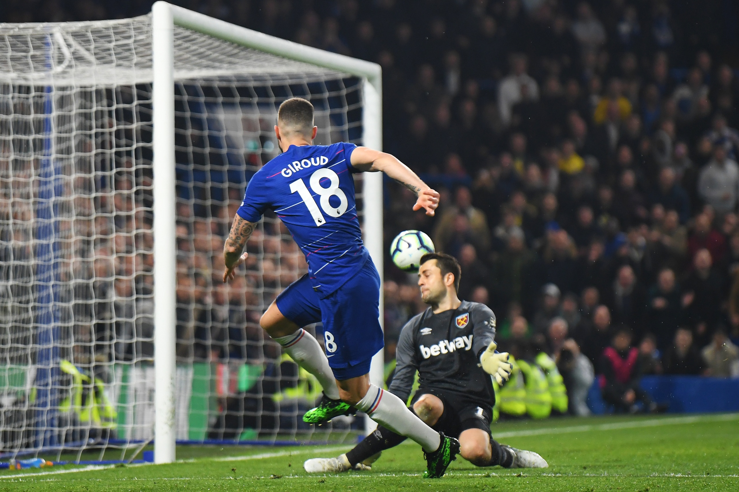 LONDON, ENGLAND - APRIL 08:  Olivier Giroud of Chelsea is foiled by Lukasz Fabianski of West Ham United during the Premier League match between Chelsea FC and West Ham United at Stamford Bridge on April 08, 2019 in London, United Kingdom. (Photo by Mike H