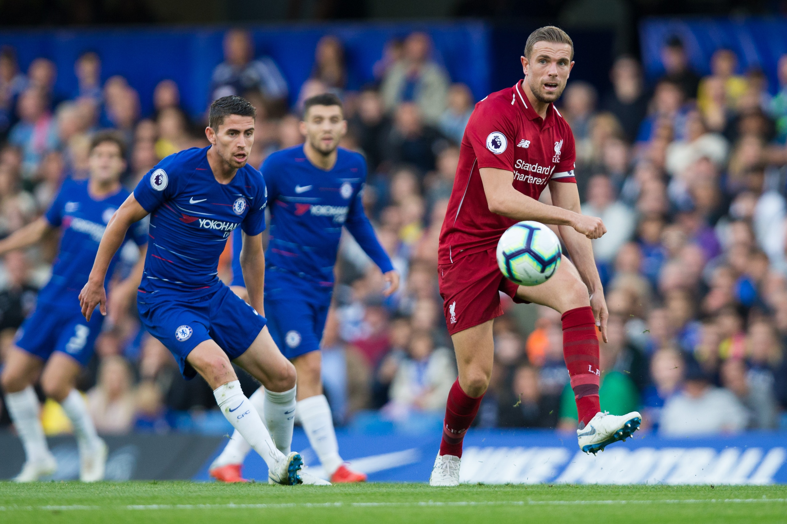 LONDON, ENGLAND - SEPTEMBER 29: Jordan Henderson of Liverpool in action during the Premier League match between Chelsea FC and Liverpool FC at Stamford Bridge on September 29, 2018 in London, United Kingdom. (Photo by Craig Mercer/MB Media/Getty Images) LONDON, ENGLAND - SEPTEMBER 29: Jordan Henderson of Liverpool in action during the Premier League match between Chelsea FC and Liverpool FC at Stamford Bridge on September 29, 2018 in London, United Kingdom. (Photo by Craig Mercer/MB Media/Getty Images)