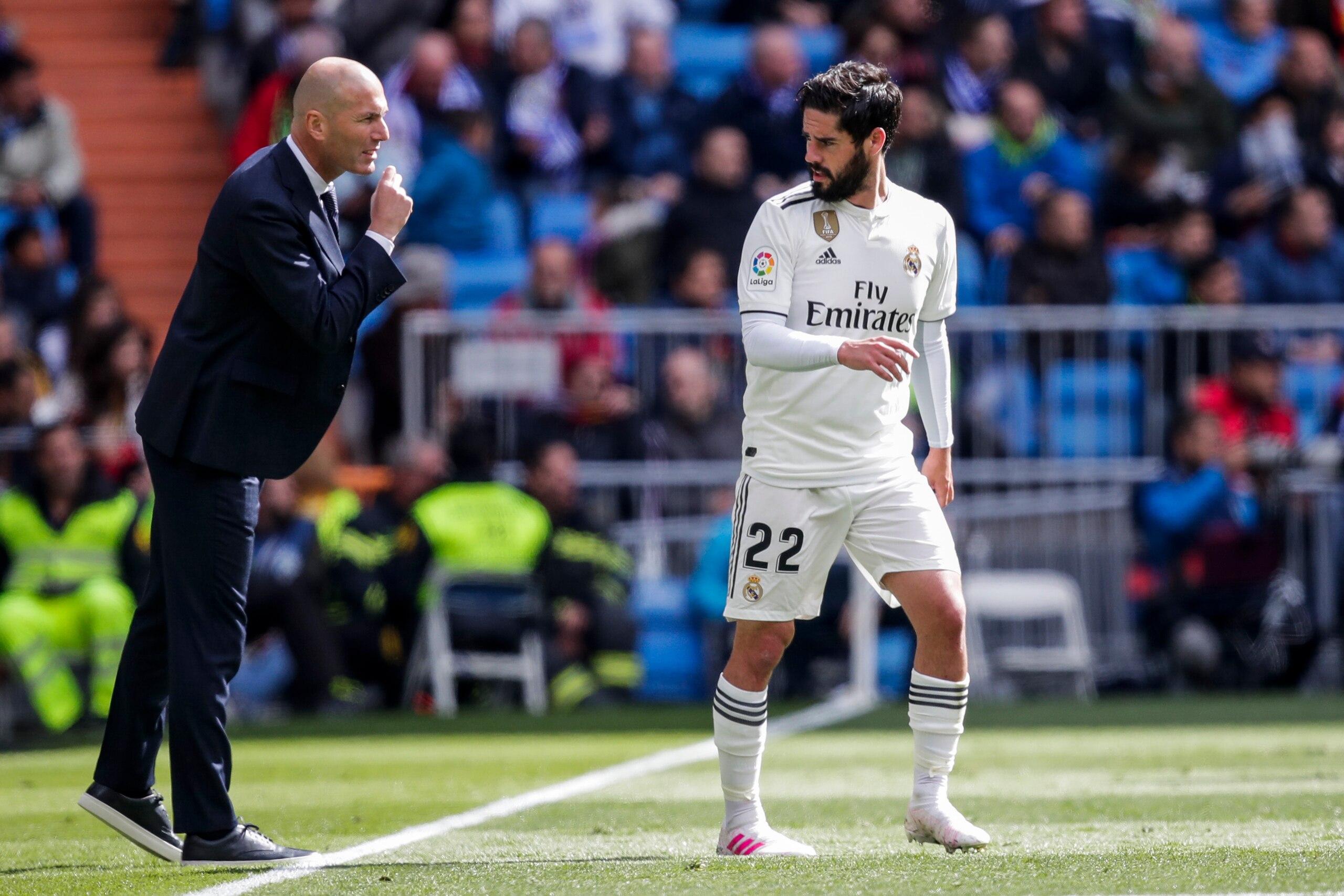 MADRID, SPAIN - APRIL 6: (L-R) coach Zinedine Zidane of Real Madrid, Isco of Real Madrid during the La Liga Santander  match between Real Madrid v Eibar at the Santiago Bernabeu on April 6, 2019 in Madrid Spain (Photo by David S. Bustamante/Soccrates/Gett
