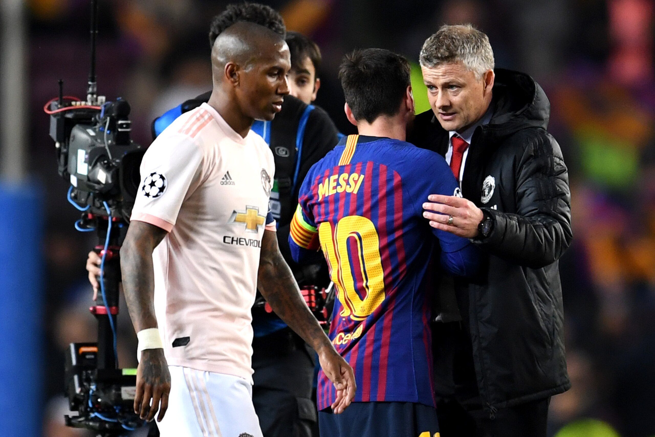 BARCELONA, SPAIN - APRIL 16: Ole Gunnar Solskjaer, Manager of Manchester United embraces Lionel Messi of Barcelona after the UEFA Champions League Quarter Final second leg match between FC Barcelona and Manchester United at Camp Nou on April 16, 2019 in B