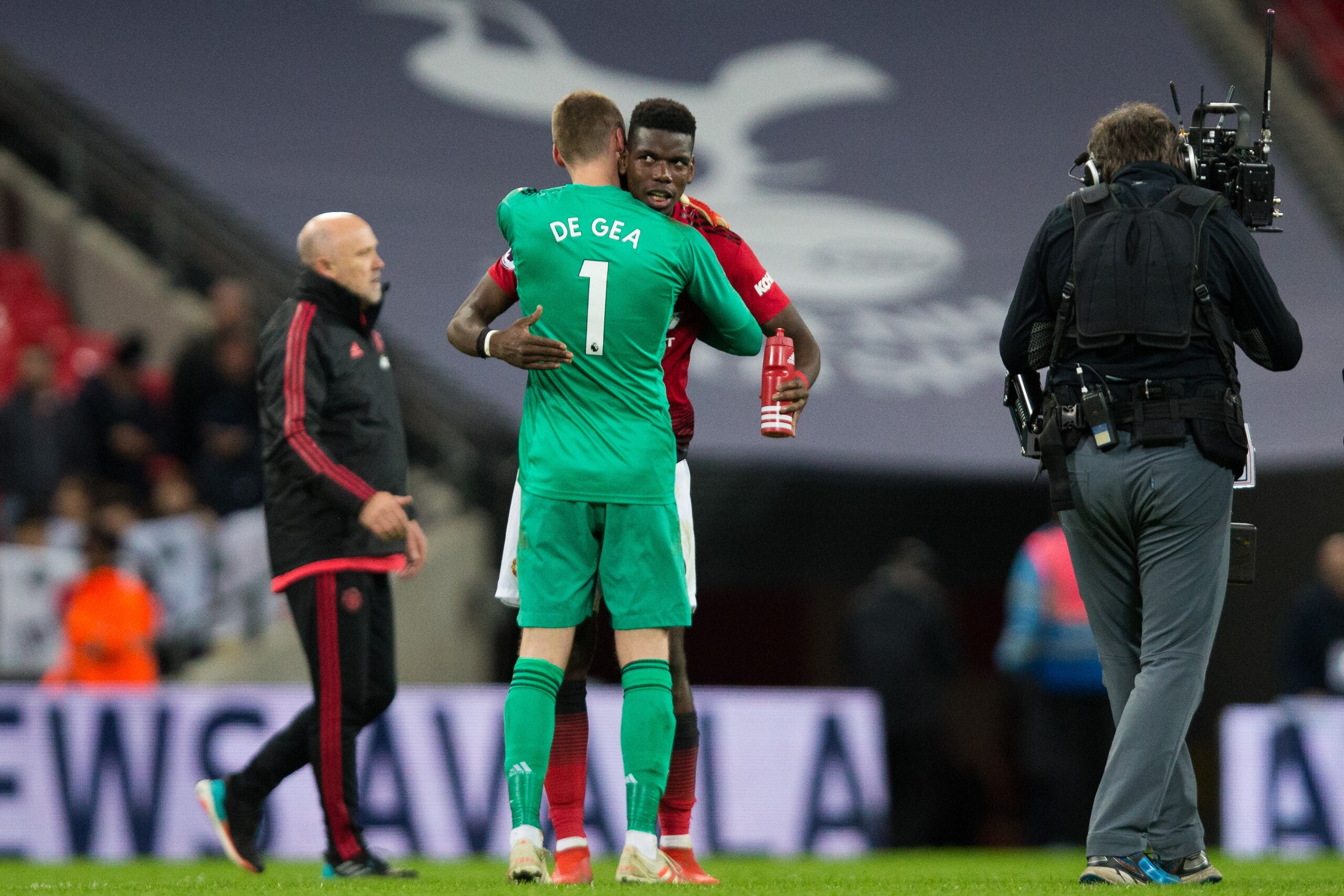 LONDON, ENGLAND - JANUARY 13: Paul Pogba of Manchester United celebrates with team mate David De Gea after the Premier League match between Tottenham Hotspur and Manchester United at Wembley Stadium on January 13, 2019 in London, United Kingdom. (Photo by