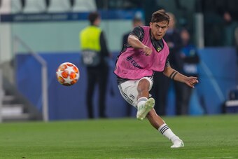 TURIN, ITALY - APRIL 16: Paulo Dybala of Juventus Turin controls the ball prior the UEFA Champions League Quarter Final second leg match between Juventus and Ajax at Juventus Stadium on April 16, 2019 in Turin, Italy. (Photo by TF-Images/Getty Images)