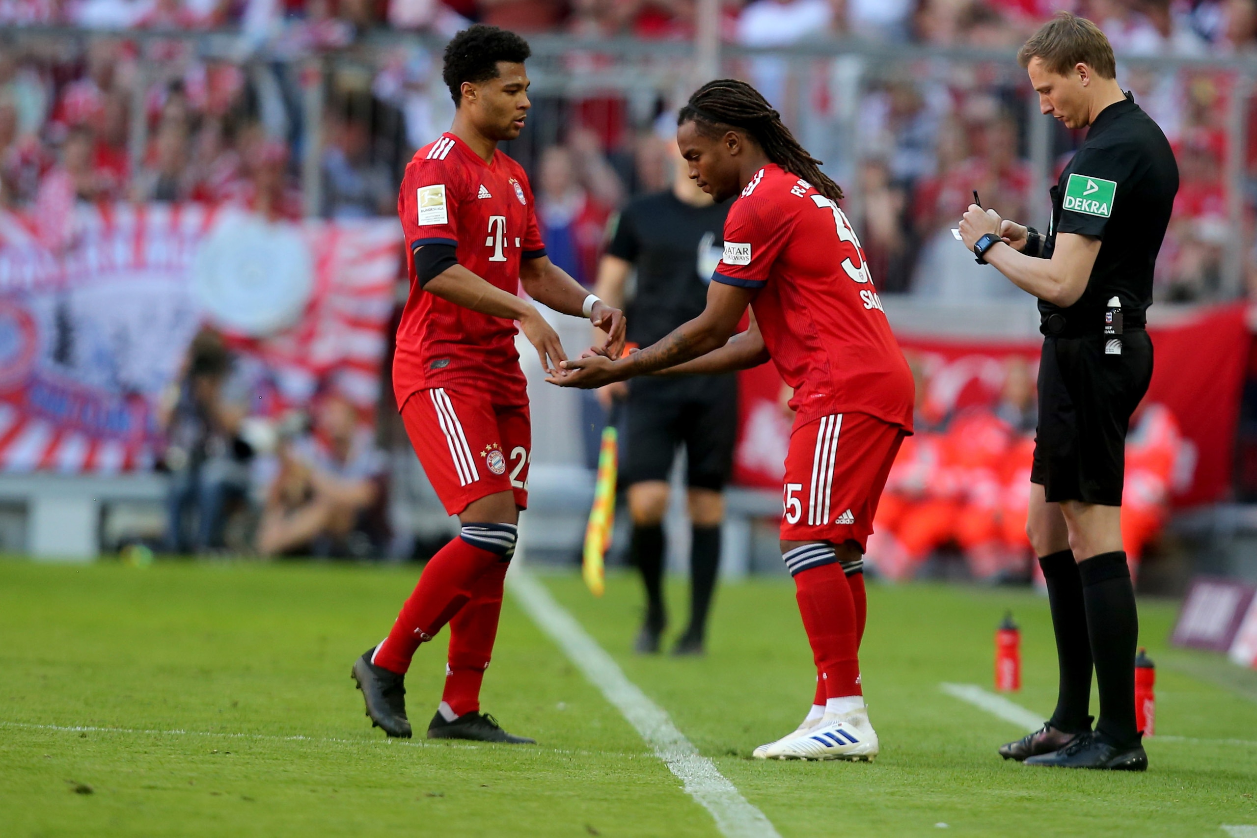 MUNICH, GERMANY - APRIL 20: Serge Gnabry of FC Bayern Muenchen substitutes Renato Sanches of FC Bayern Muenchen during the Bundesliga match between FC Bayern Muenchen and SV Werder Bremen at Allianz Arena on April 20, 2019 in Munich, Germany. (Photo by TF