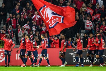 Lille's Ivorian forward Nicolas Pepe (L) celebrates after scoring a goal during the French L1 football match between Lille (LOSC) and Nimes Olympique at the Pierre-Mauroy Stadium in Villenueve d'Ascq, northern France on April 28, 2019. (Photo by PHILIPPE 
