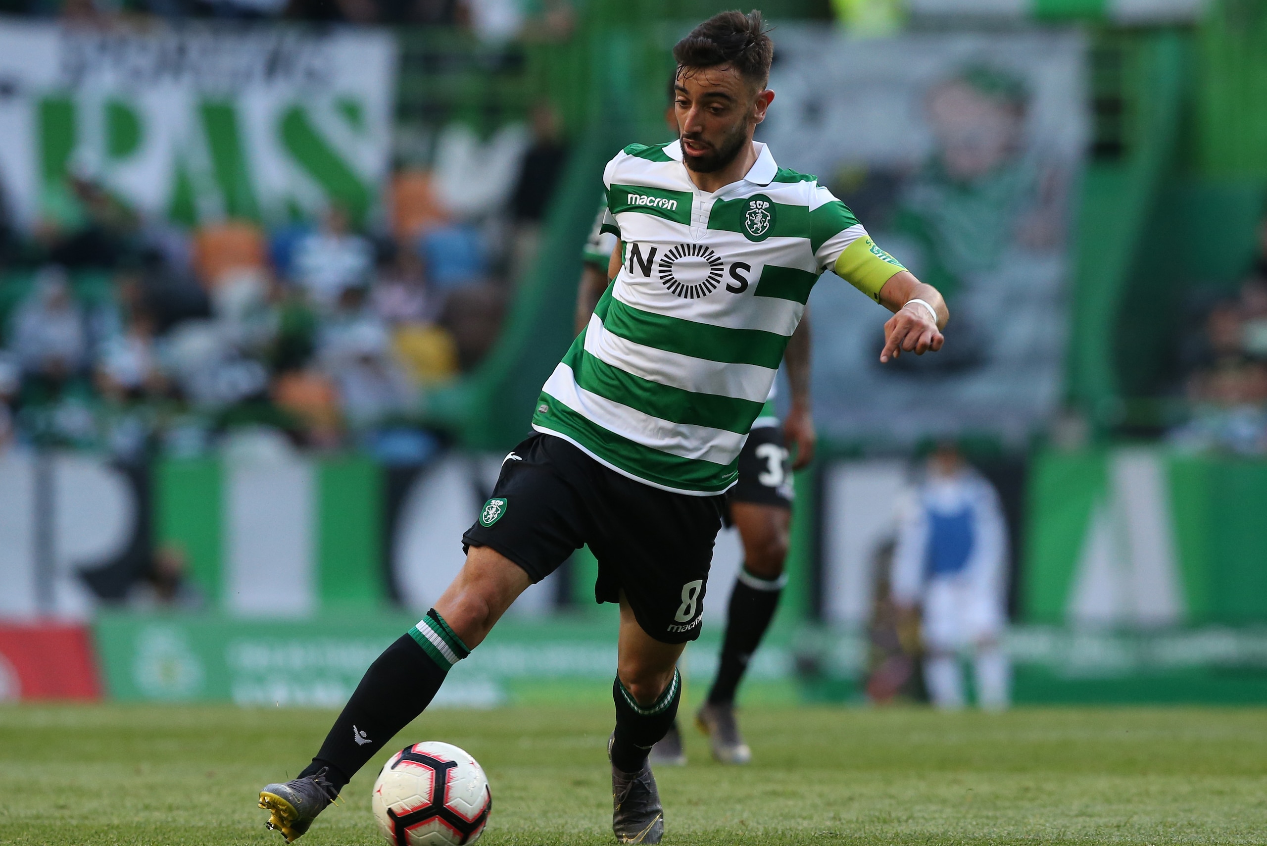 LISBON, PORTUGAL - APRIL 27: Bruno Fernandes of Sporting CP in action during the Liga NOS match between Sporting CP and Vitoria SC at Estadio Jose Alvalade on April 27, 2019 in Lisbon, Portugal. (Photo by Gualter Fatia/Getty Images) LISBON, PORTUGAL - APRIL 27: Bruno Fernandes of Sporting CP in action during the Liga NOS match between Sporting CP and Vitoria SC at Estadio Jose Alvalade on April 27, 2019 in Lisbon, Portugal. (Photo by Gualter Fatia/Getty Images)