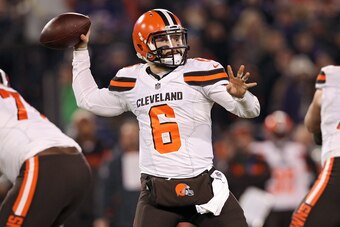 BALTIMORE, MARYLAND - DECEMBER 30: Quarterback Baker Mayfield #6 of the Cleveland Browns throws the ball against the Baltimore Ravens at M&T Bank Stadium on December 30, 2018 in Baltimore, Maryland. (Photo by Patrick Smith/Getty Images)