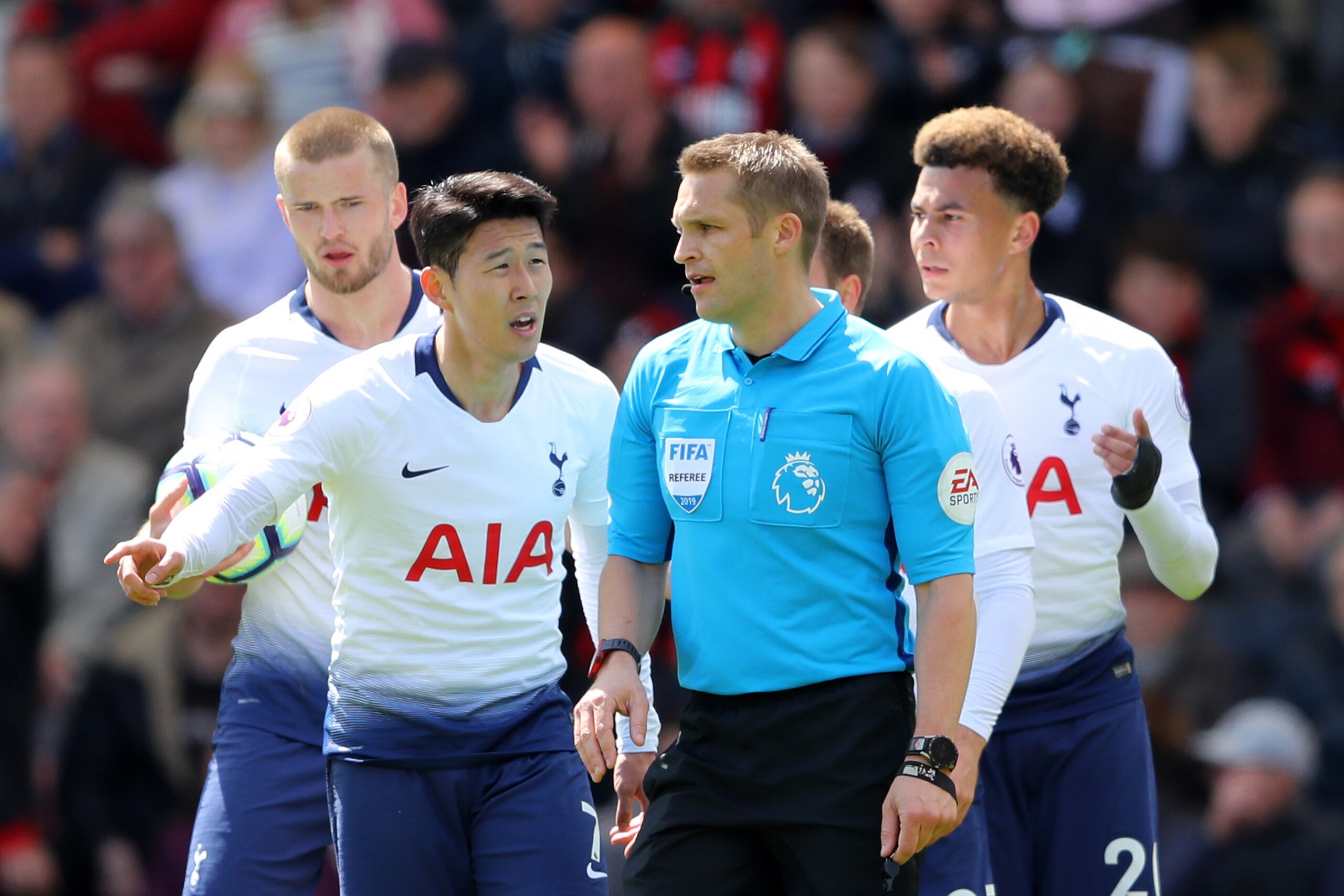 BOURNEMOUTH, ENGLAND - MAY 04: Heung-Min Son of Tottenham Hotspur confronts referee Craig Pawson after he awards Heung-Min Son a red card during the Premier League match between AFC Bournemouth and Tottenham Hotspur at Vitality Stadium on May 04, 2019 in 