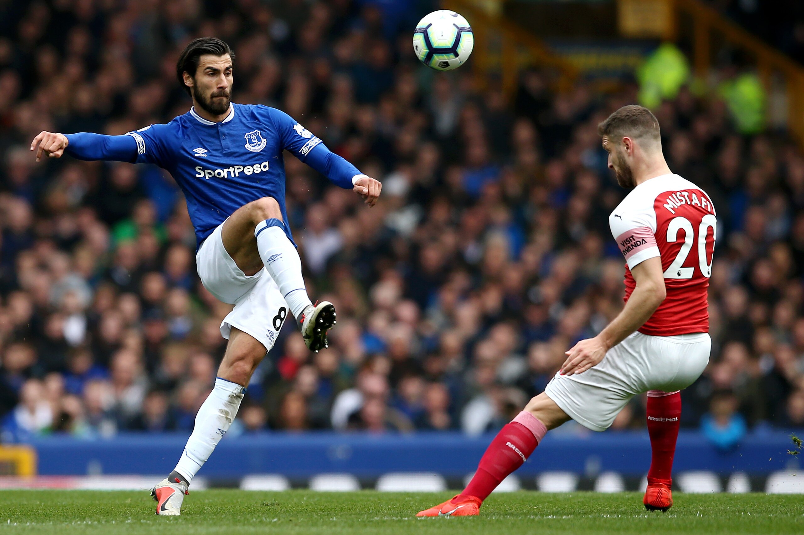 LIVERPOOL, ENGLAND - APRIL 07: Andre Gomes of Everton is challenged by Shkodran Mustafi of Arsenal during the Premier League match between Everton FC and Arsenal FC at Goodison Park on April 07, 2019 in Liverpool, United Kingdom. (Photo by Jan Kruger/Gett