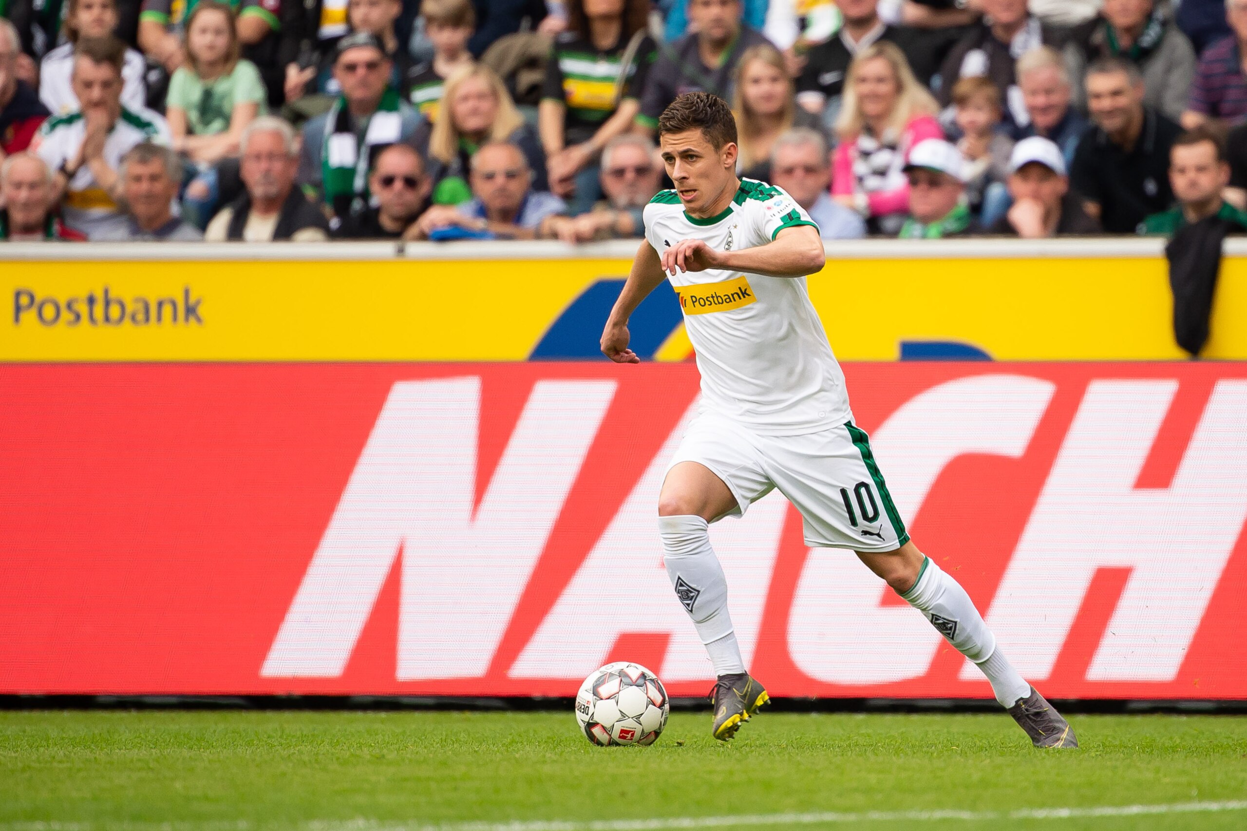 MOENCHENGLADBACH, GERMANY - APRIL 07: Thorgan Hazard of Borussia Moenchengladbach controls the ball during the Bundesliga match between Borussia Moenchengladbach and SV Werder Bremen at Borussia-Park on April 07, 2019 in Moenchengladbach, Germany. (Photo 