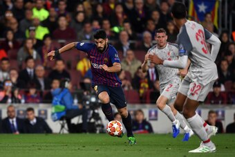 BARCELONA, SPAIN - MAY 01: Luis Suarez of FC Barcelona controls the ball during the UEFA Champions League Semi Final first leg match between Barcelona and Liverpool at the Nou Camp on May 1, 2019 in Barcelona, Spain. (Photo by Etsuo Hara/Getty Images)
