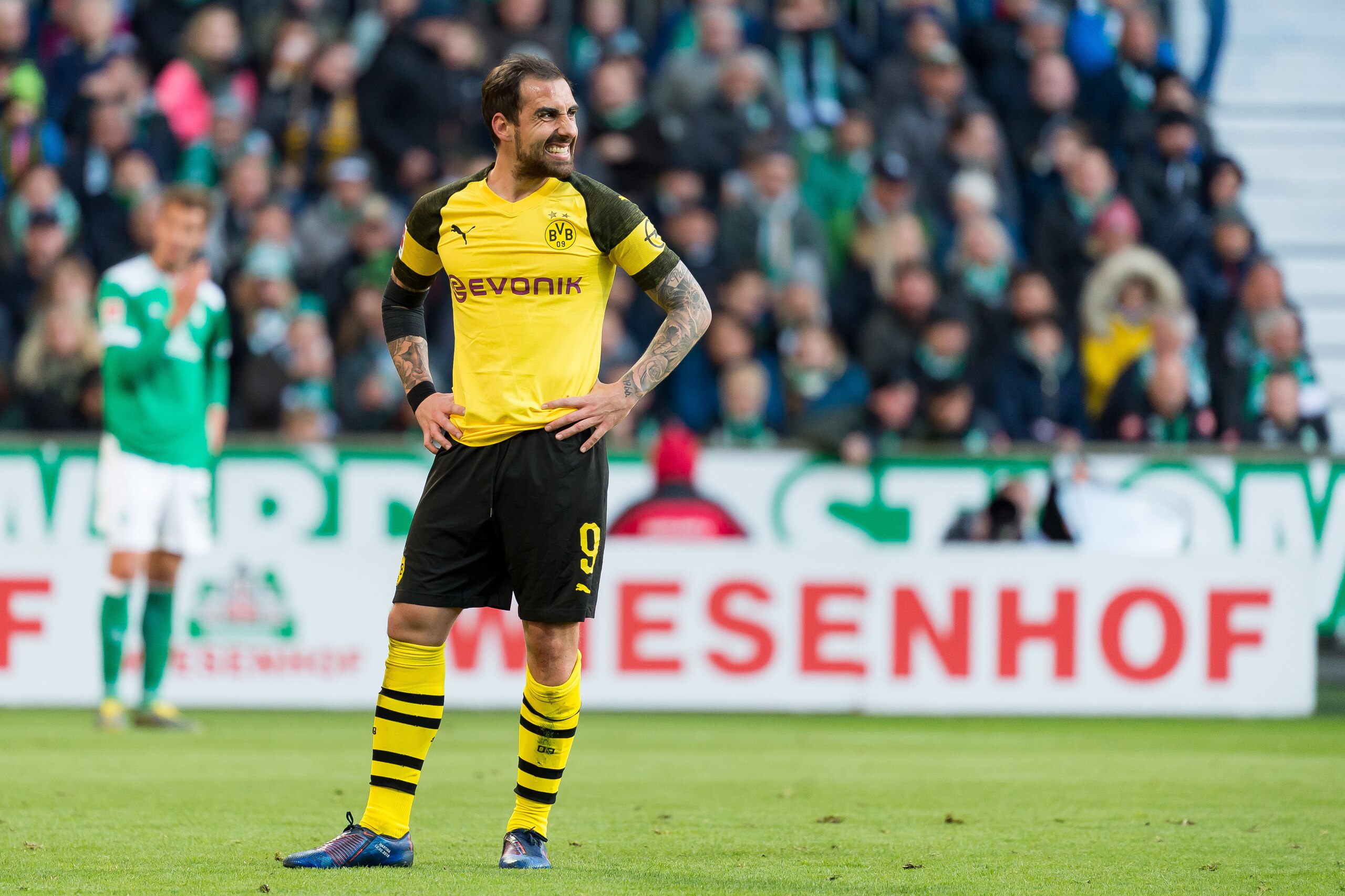 BREMEN, GERMANY - MAY 04: Paco Alcacer of Borussia Dortmund looks dejected during the Bundesliga match between SV Werder Bremen and Borussia Dortmund at Weserstadion on May 4, 2019 in Bremen, Germany. (Photo by TF-Images/Getty Images) BREMEN, GERMANY - MAY 04: Paco Alcacer of Borussia Dortmund looks dejected during the Bundesliga match between SV Werder Bremen and Borussia Dortmund at Weserstadion on May 4, 2019 in Bremen, Germany. (Photo by TF-Images/Getty Images)