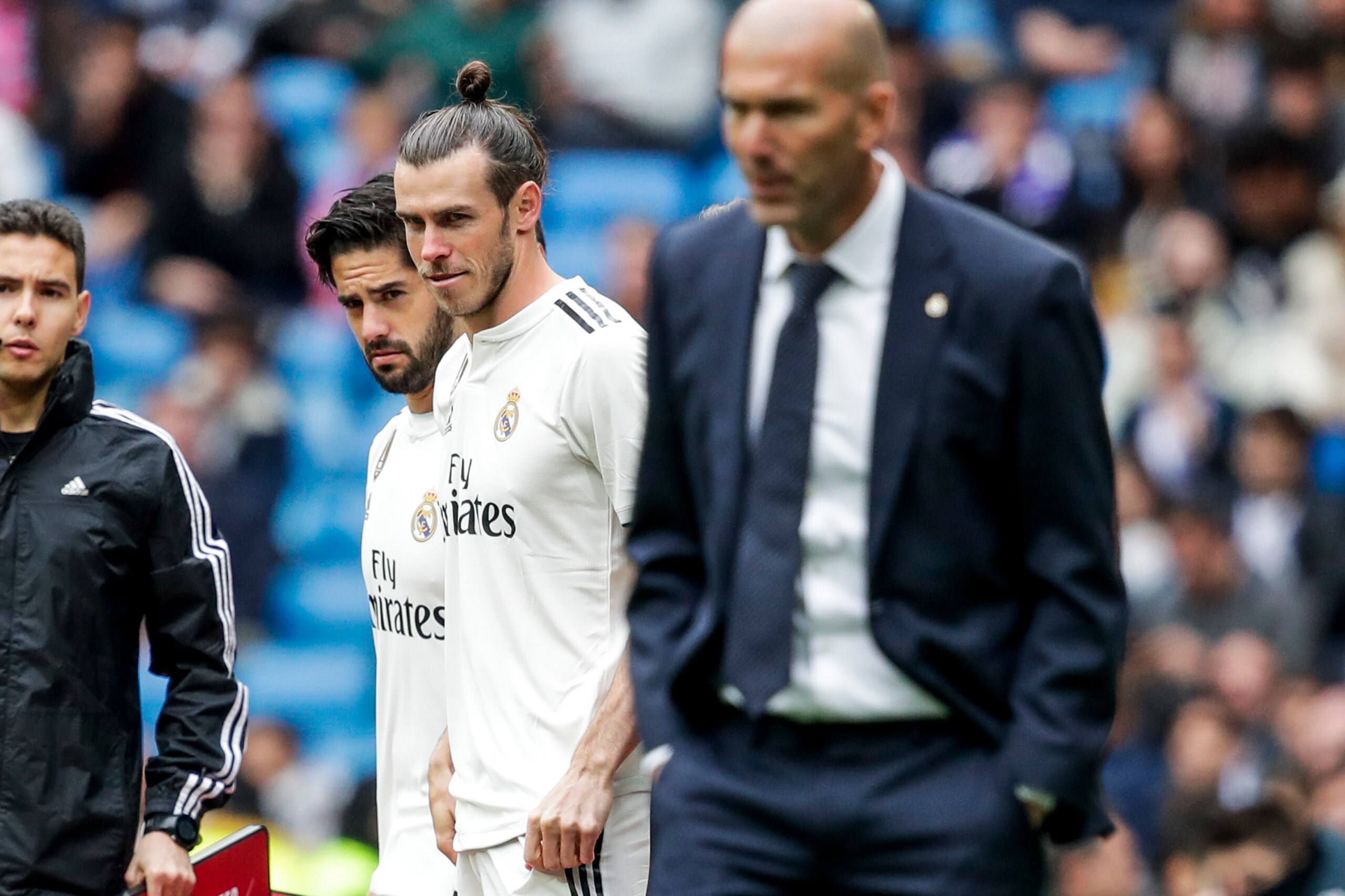 MADRID, SPAIN - APRIL 21: (L-R) Isco of Real Madrid, Gareth Bale of Real Madrid, coach Zinedine Zidane of Real Madrid during the La Liga Santander  match between Real Madrid v Athletic de Bilbao at the Santiago Bernabeu on April 21, 2019 in Madrid Spain (