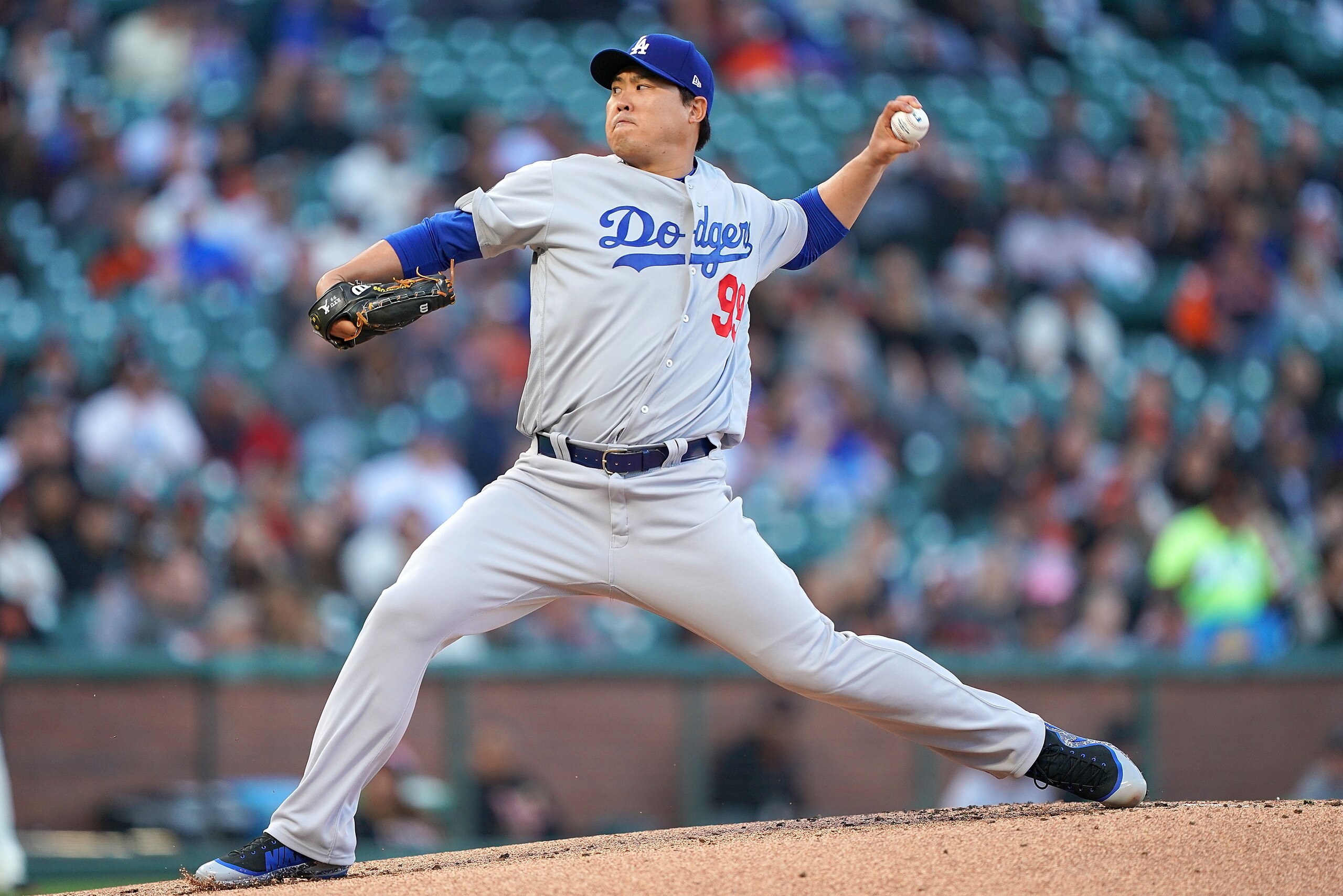 SAN FRANCISCO, CA - MAY 01:  Hyun-Jin Ryu #99 of the Los Angeles Dodgers pitches against the San Francisco Giants in the bottom of the first inning of a Major League baseball game at Oracle Park on May 1, 2019 in San Francisco, California.  (Photo by Thea