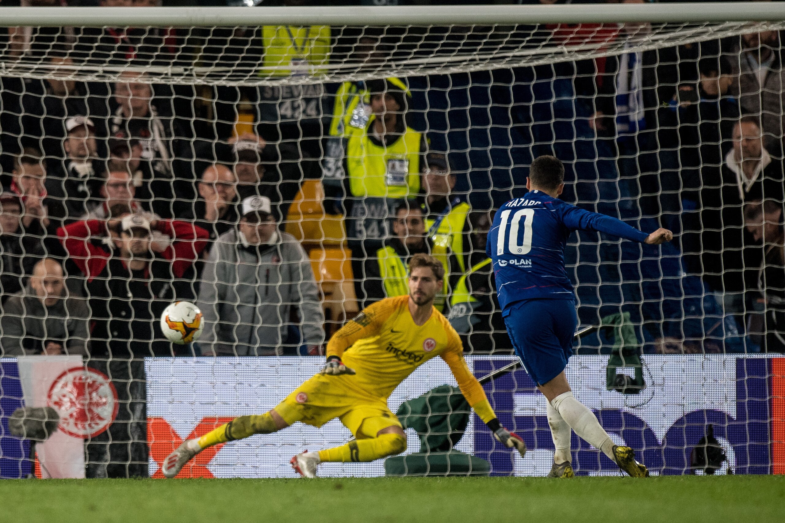 LONDON, ENGLAND - MAY 09: Eden Hazard of Chelsea scoring goal from penalty spot during the UEFA Europa League Semi Final Second Leg match between Chelsea and Eintracht Frankfurt at Stamford Bridge on May 9, 2019 in London, England. (Photo by Sebastian Fre
