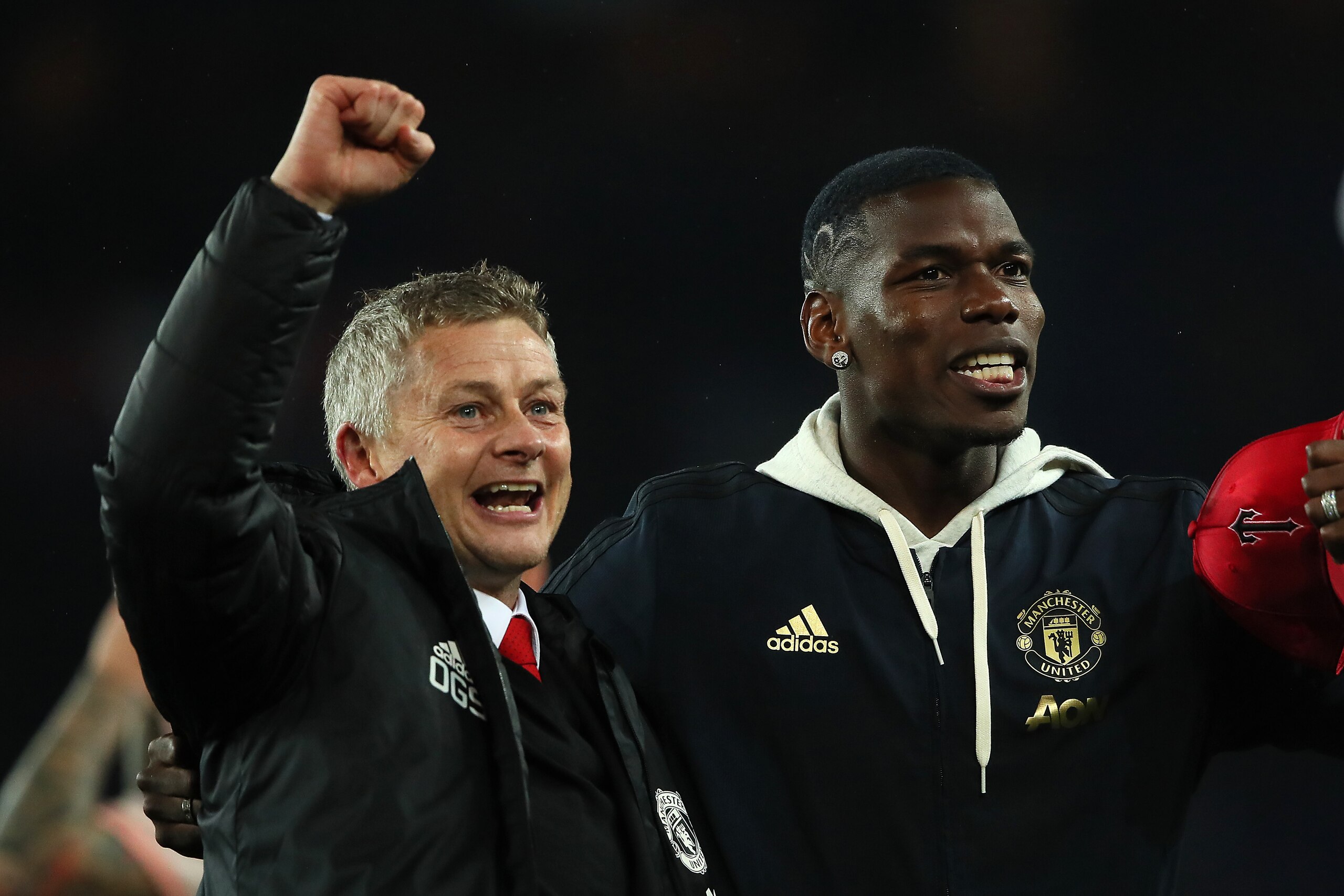 PARIS, FRANCE - MARCH 06:  Manchester United Head Coach / Manager Ole Gunnar Solskjaer and Paul Pogba of Manchester United celebrate at the end of the UEFA Champions League Round of 16 Second Leg match between Paris Saint-Germain and Manchester United at 