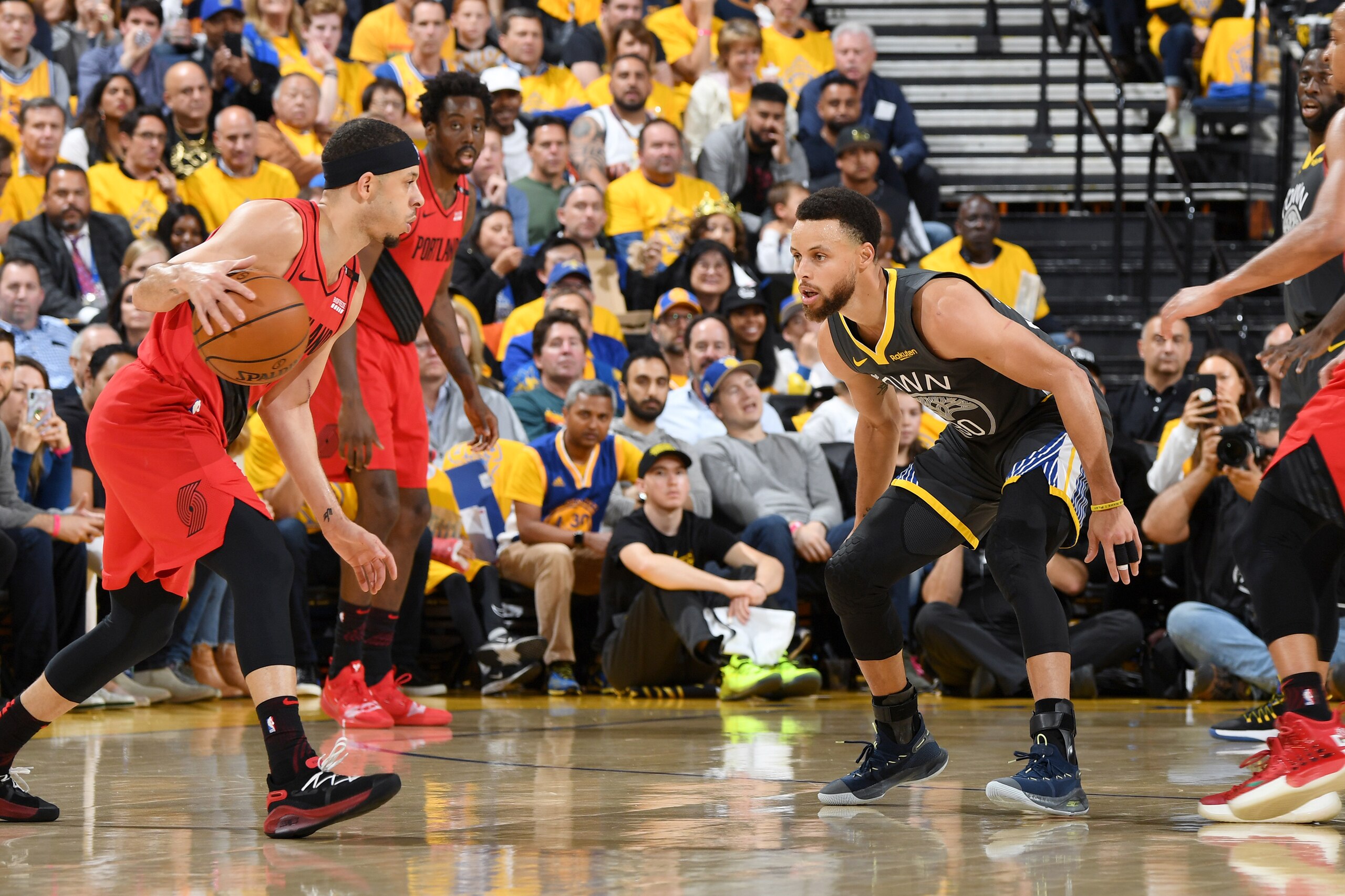 OAKLAND, CA - MAY 16: Seth Curry #31 of the Portland Trail Blazers handles the ball against Stephen Curry #30 of the Golden State Warriors during Game Two of the Western Conference Finals on May 16, 2019 at ORACLE Arena in Oakland, California. NOTE TO USE